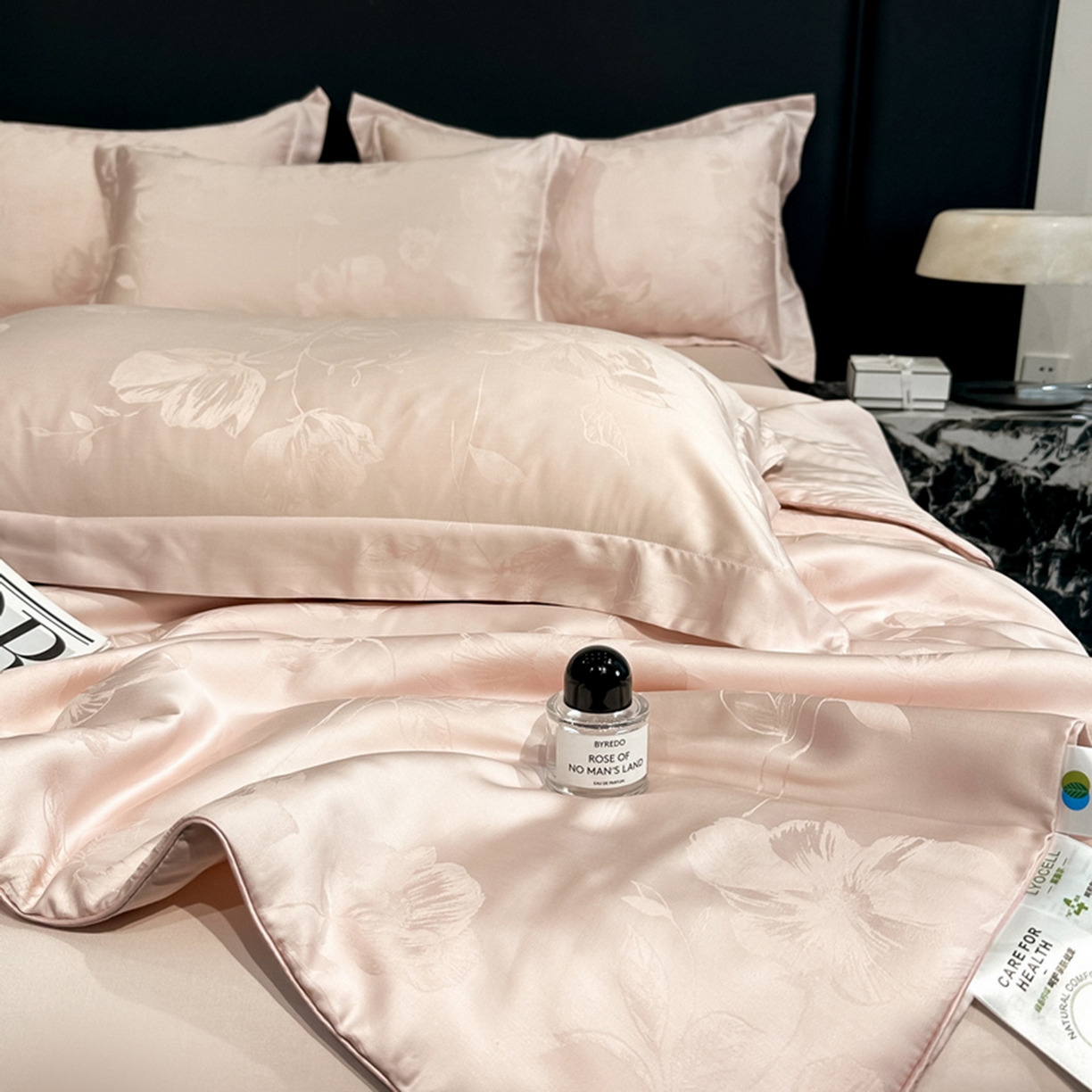 91家纺网 家纺一手货源 找家纺 慕晨 2026新款莱赛尔提花四件套高级简奢款天丝夏被四件套直播热款 亚菲