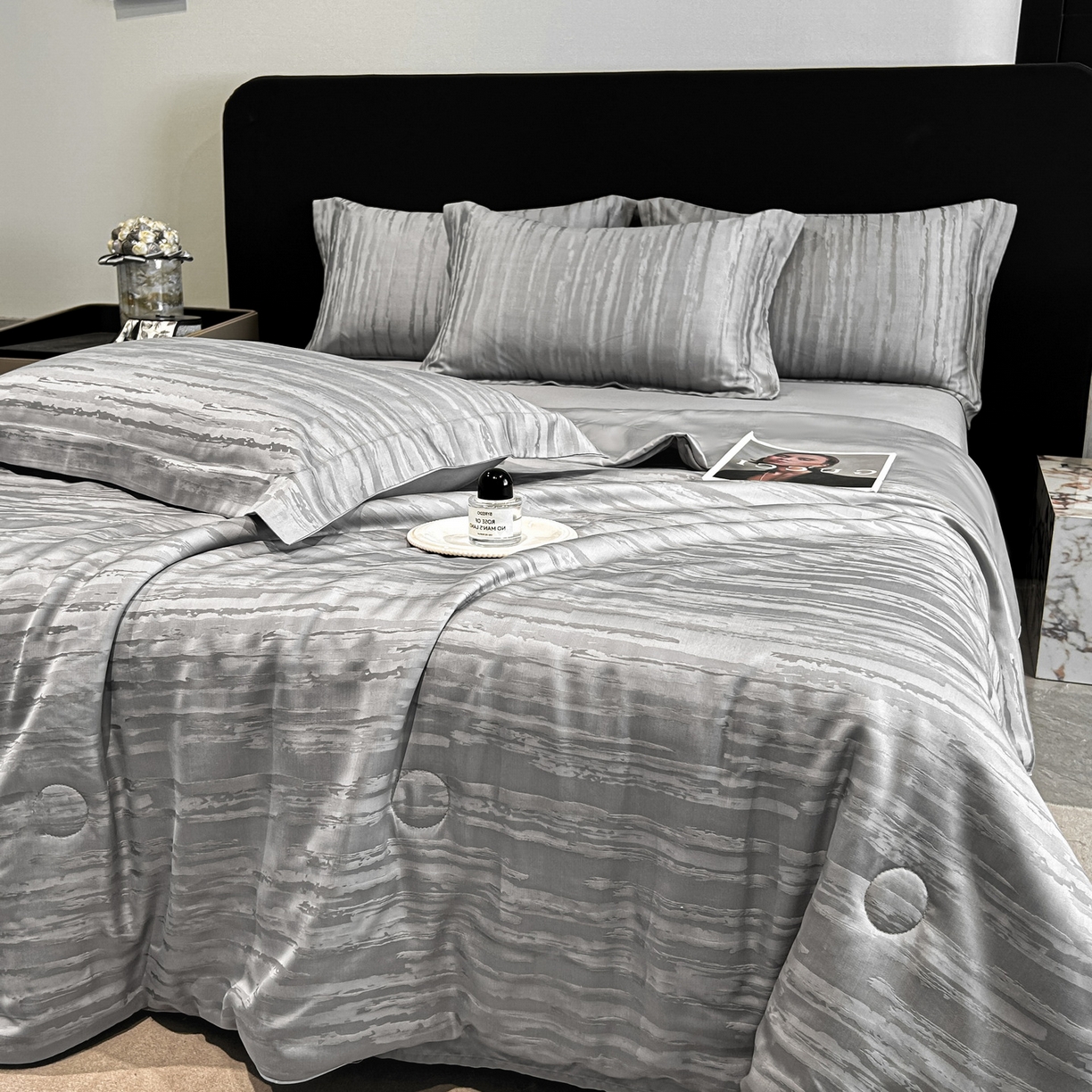 91家纺网 家纺一手货源 找家纺 慕晨 2026新款莱赛尔提花四件套高级简奢款天丝夏被四件套直播热款 亚希