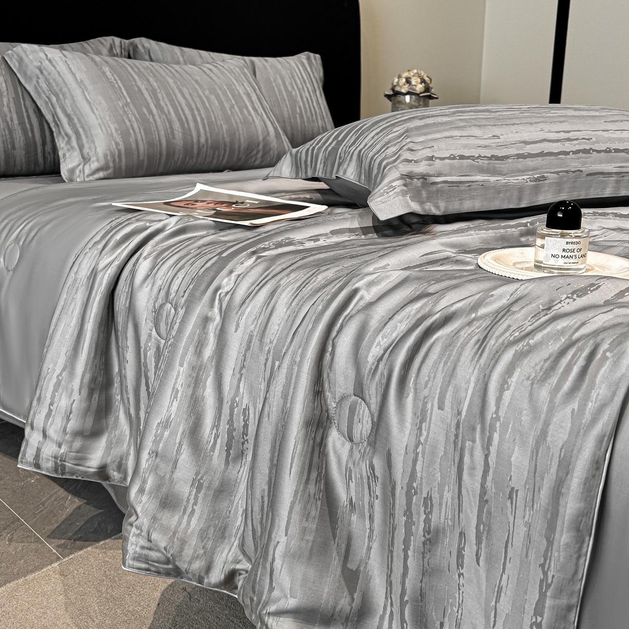 91家纺网 家纺一手货源 找家纺 慕晨 2026新款莱赛尔提花四件套高级简奢款天丝夏被四件套直播热款 亚希