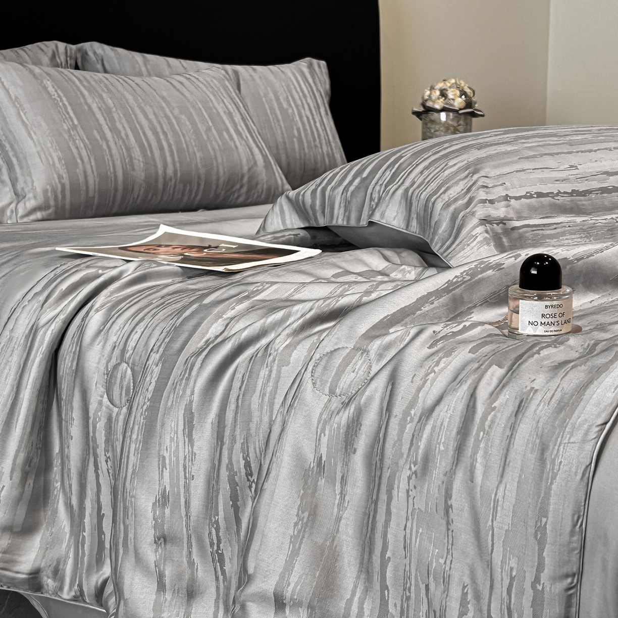 91家纺网 家纺一手货源 找家纺 慕晨 2026新款莱赛尔提花四件套高级简奢款天丝夏被四件套直播热款 亚希