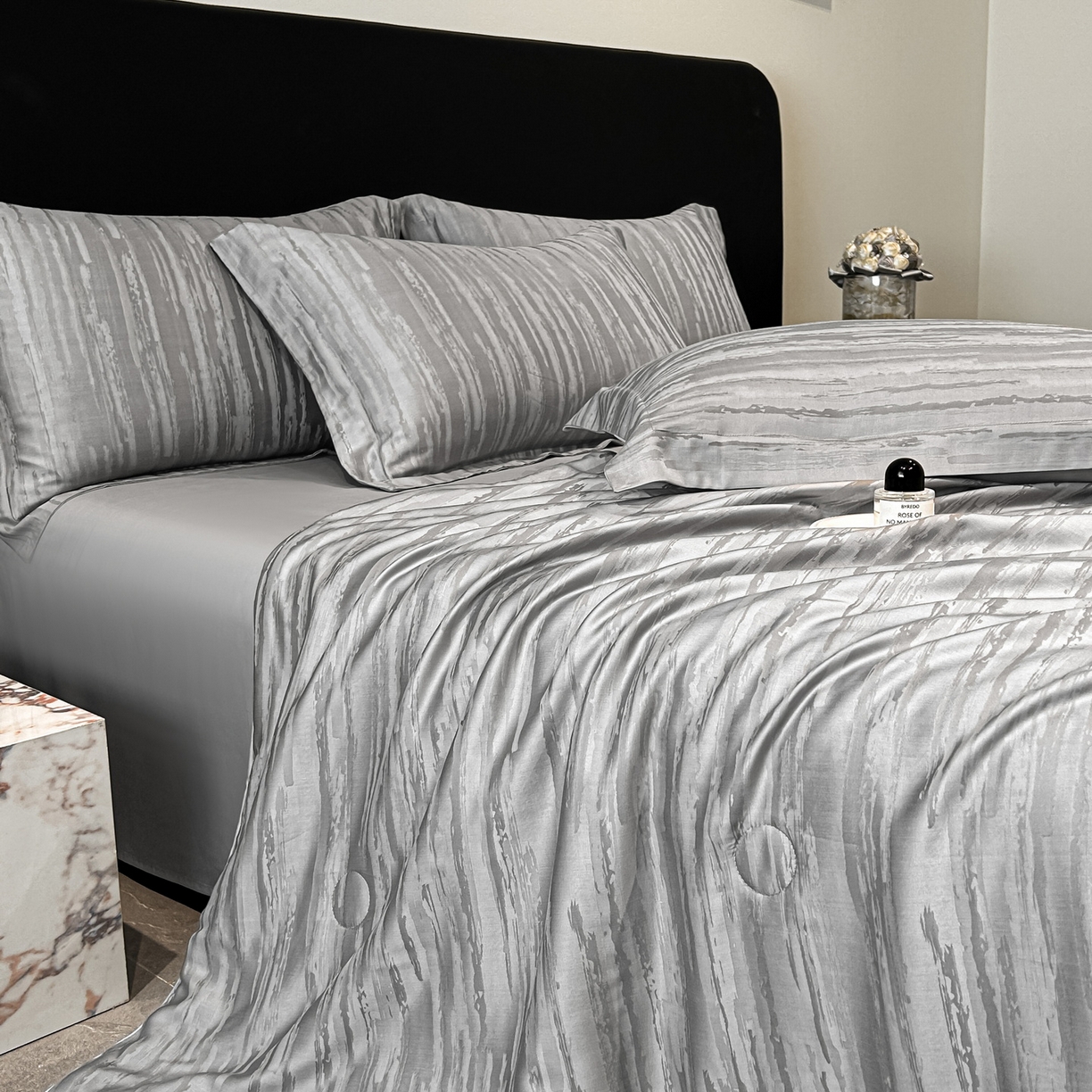 91家纺网 家纺一手货源 找家纺 慕晨 2026新款莱赛尔提花四件套高级简奢款天丝夏被四件套直播热款 亚希