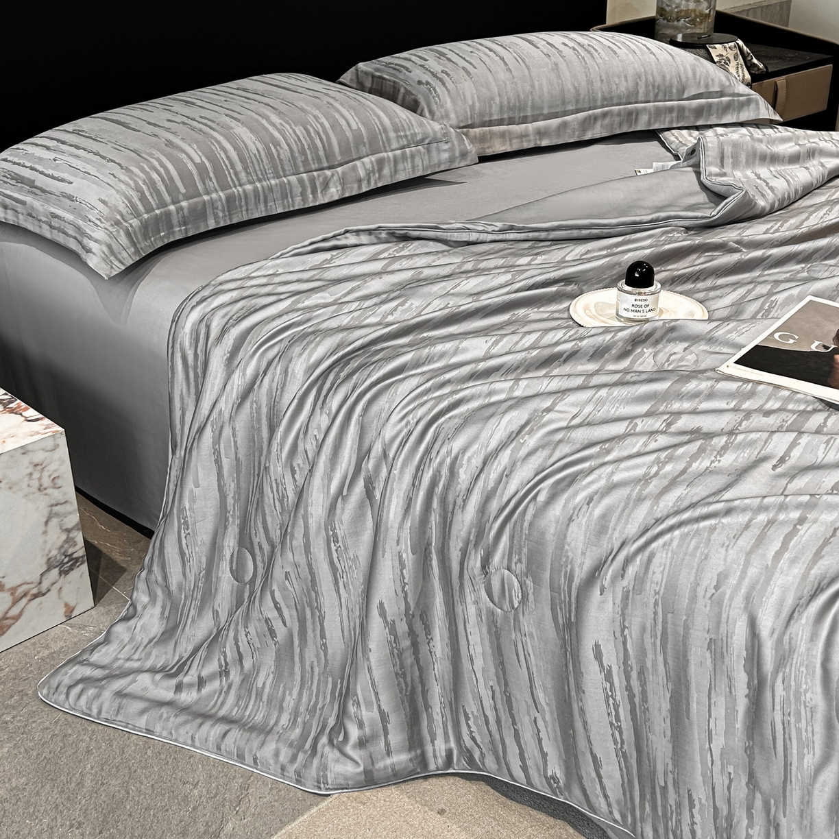 91家纺网 家纺一手货源 找家纺 慕晨 2026新款莱赛尔提花四件套高级简奢款天丝夏被四件套直播热款 亚希