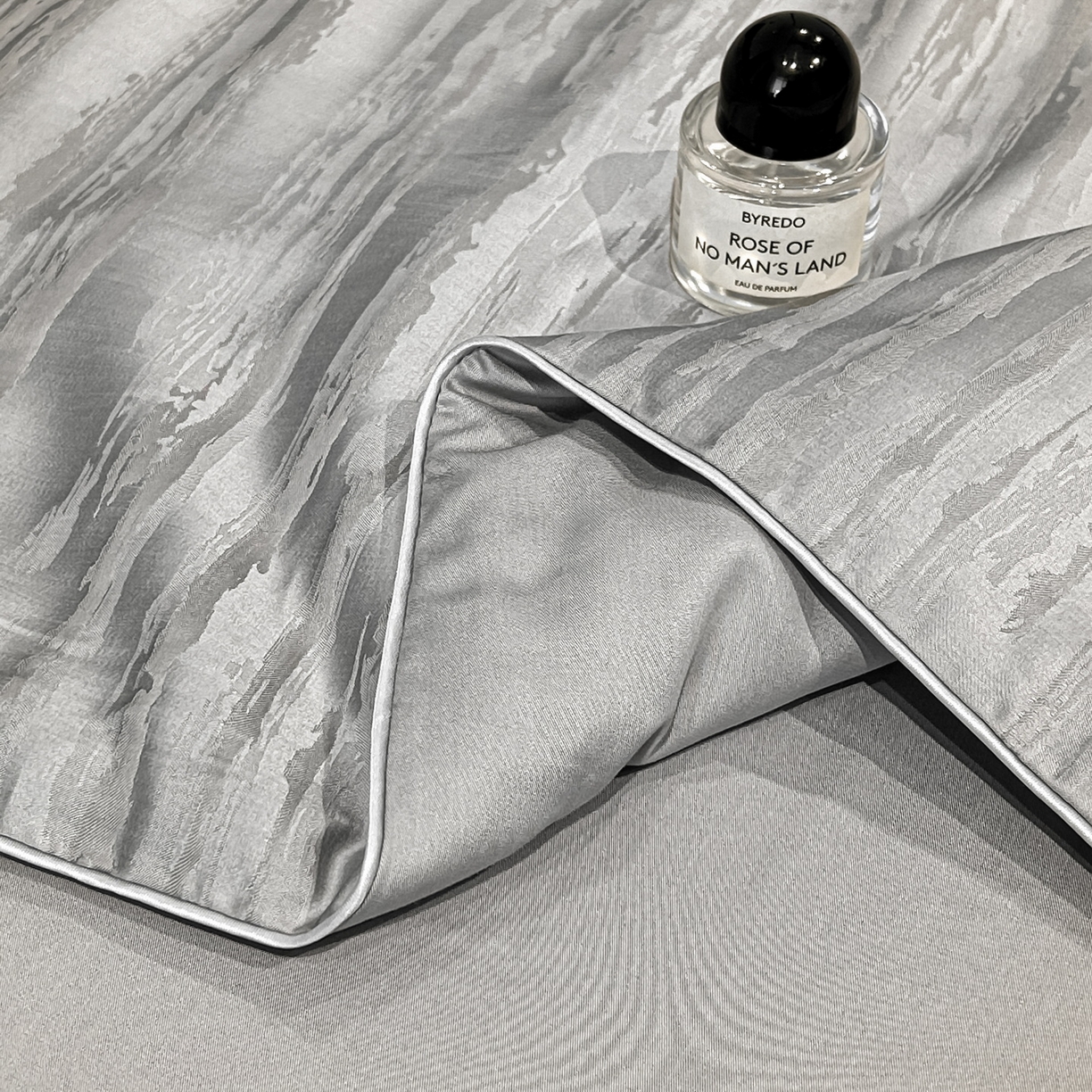 91家纺网 家纺一手货源 找家纺 慕晨 2026新款莱赛尔提花四件套高级简奢款天丝夏被四件套直播热款 亚希