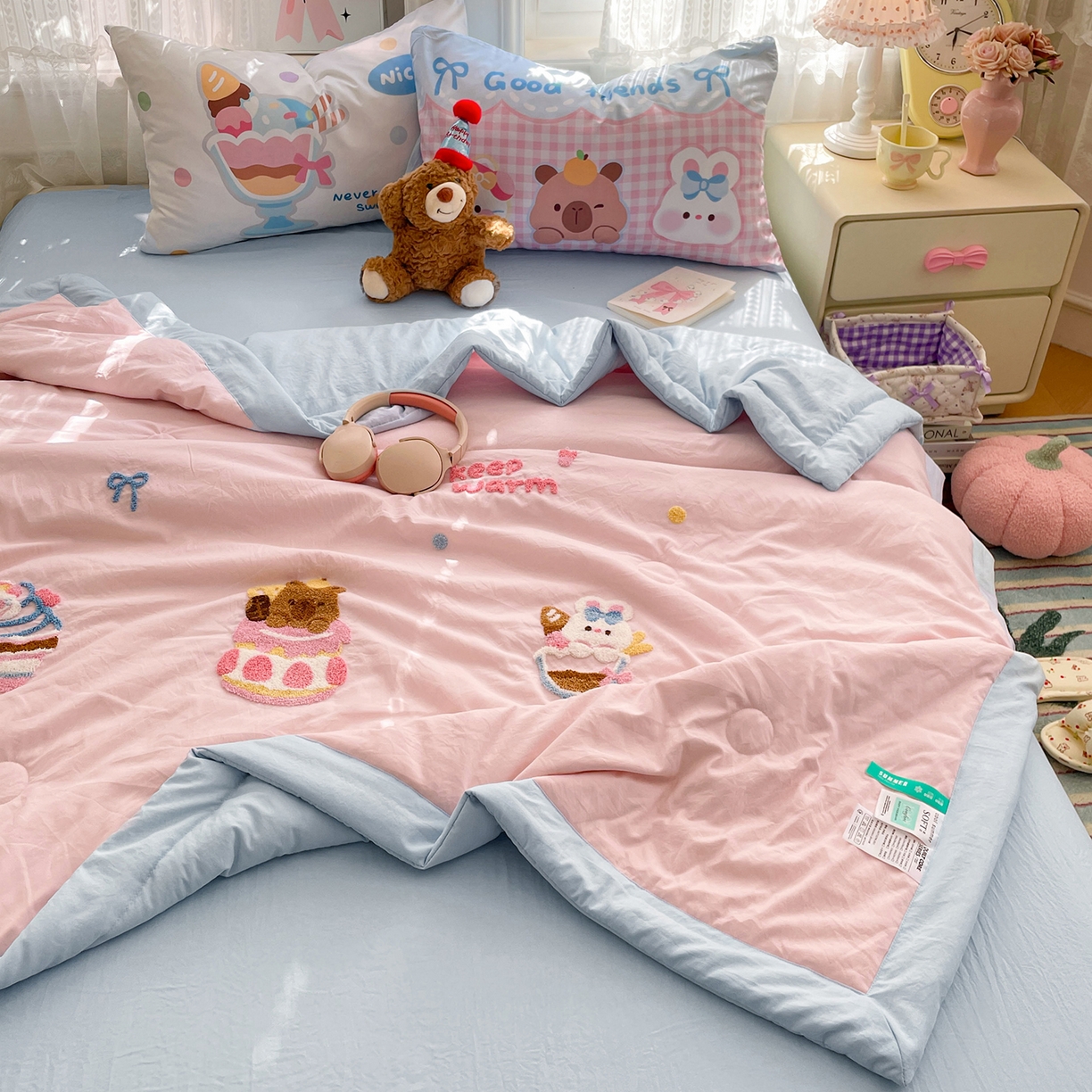 康纳利 2026新款加厚水洗云朵棉大版毛巾绣夏凉被空调被印花卡通夏被四件套 蛋糕碰碰会