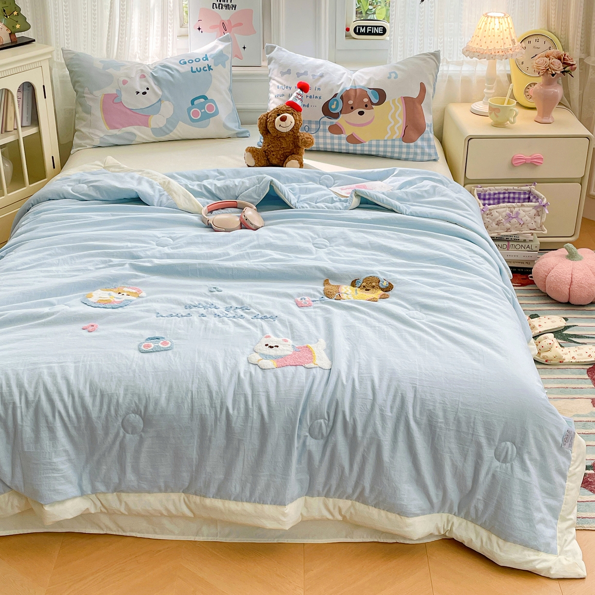 91家纺网 家纺一手货源 找家纺 康纳利 2026新款加厚水洗云朵棉大版毛巾绣夏凉被空调被印花卡通夏被四件套 动物趴-蓝