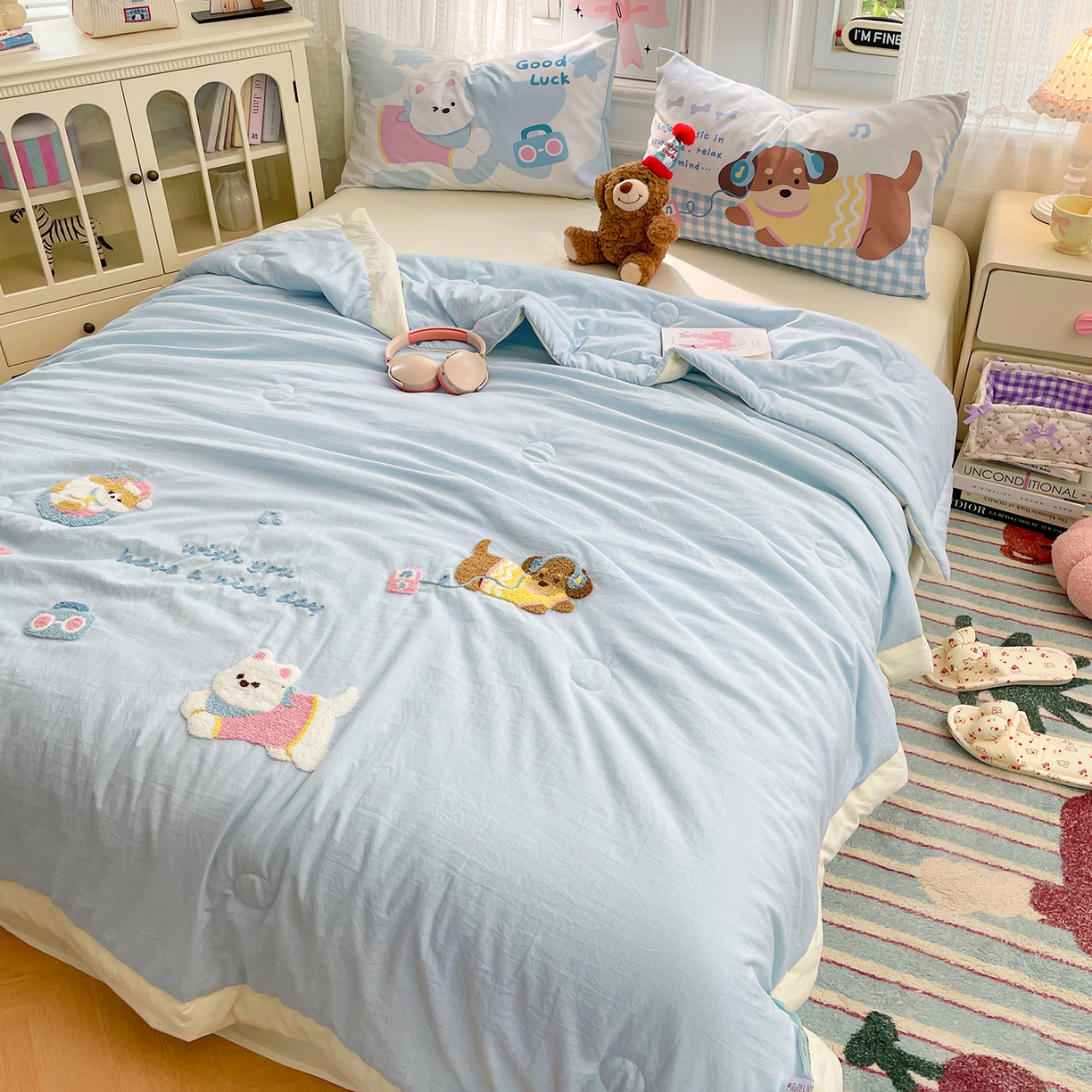 91家纺网 家纺一手货源 找家纺 康纳利 2026新款加厚水洗云朵棉大版毛巾绣夏凉被空调被印花卡通夏被四件套 动物趴-蓝