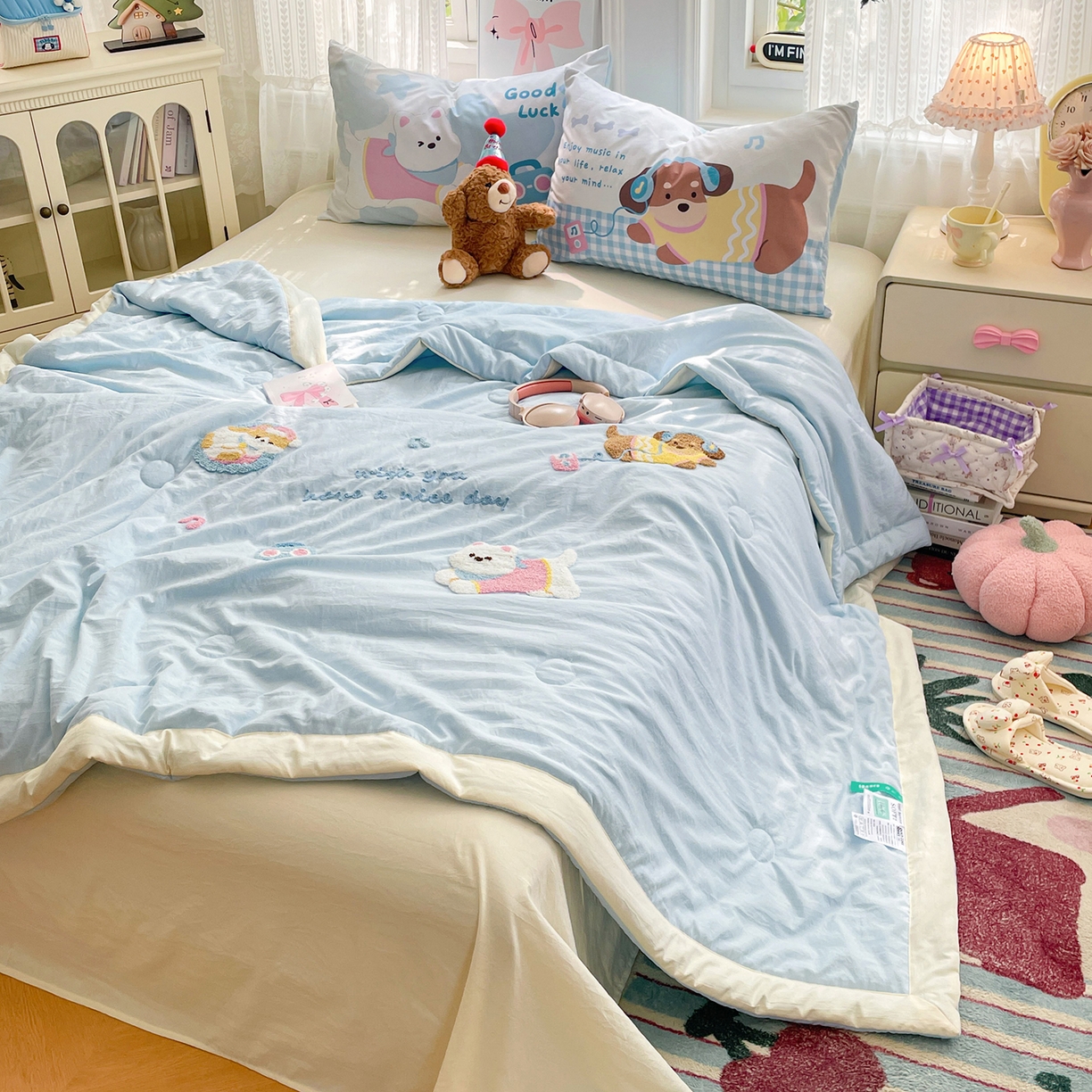 91家纺网 家纺一手货源 找家纺 康纳利 2026新款加厚水洗云朵棉大版毛巾绣夏凉被空调被印花卡通夏被四件套 动物趴-蓝