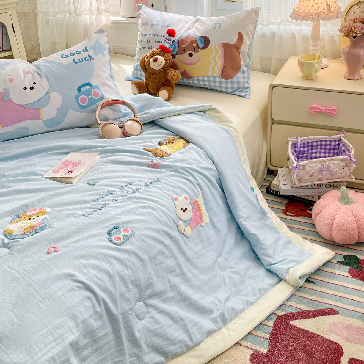91家纺网 家纺一手货源 找家纺 康纳利 2026新款加厚水洗云朵棉大版毛巾绣夏凉被空调被印花卡通夏被四件套 动物趴-蓝