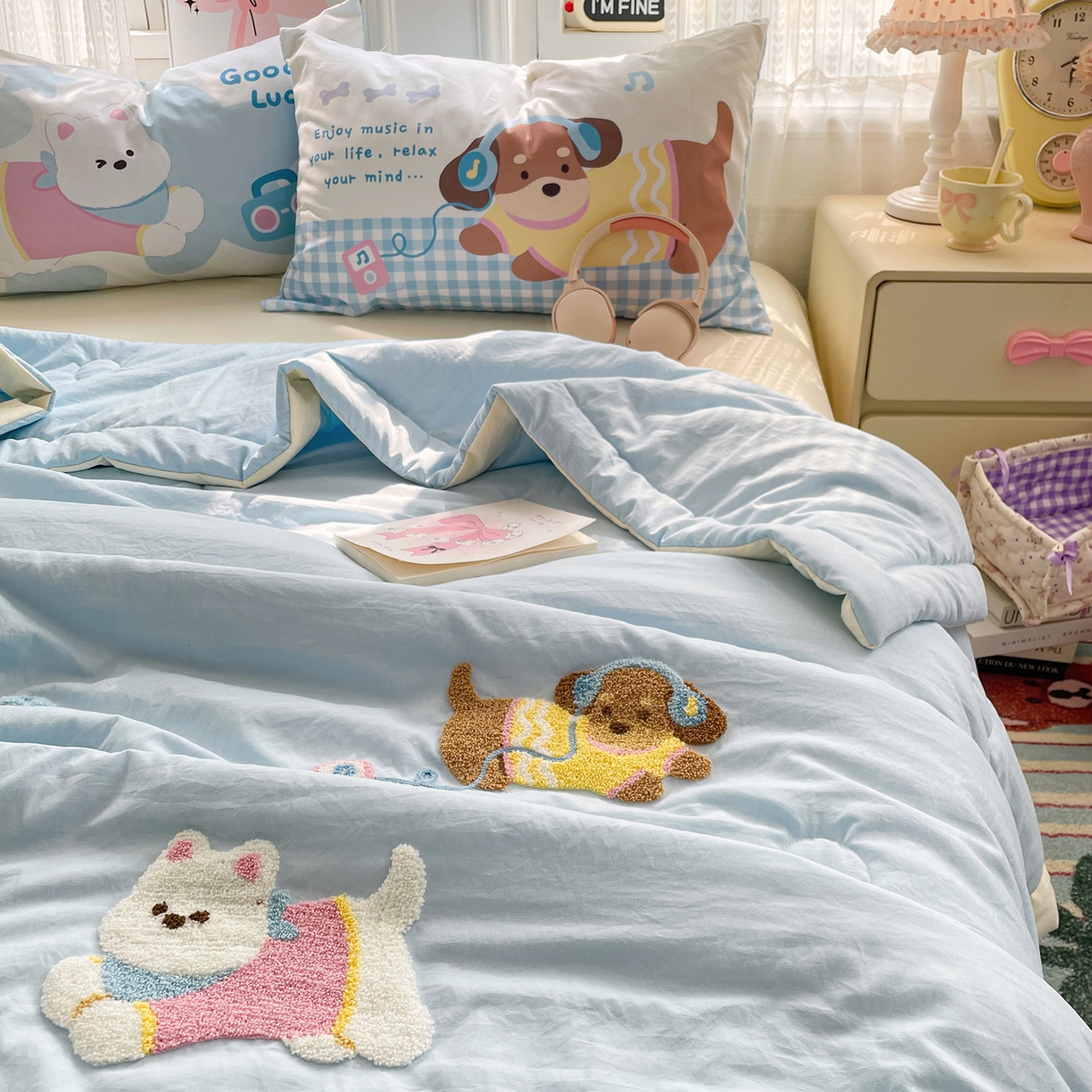 91家纺网 家纺一手货源 找家纺 康纳利 2026新款加厚水洗云朵棉大版毛巾绣夏凉被空调被印花卡通夏被四件套 动物趴-蓝