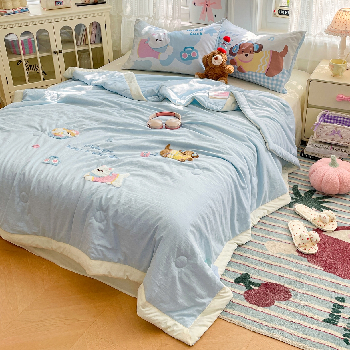 91家纺网 家纺一手货源 找家纺 康纳利 2026新款加厚水洗云朵棉大版毛巾绣夏凉被空调被印花卡通夏被四件套 动物趴-蓝