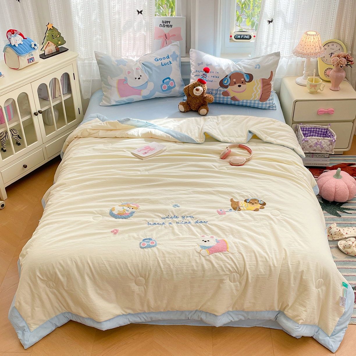 91家纺网 家纺一手货源 找家纺 康纳利 2026新款加厚水洗云朵棉大版毛巾绣夏凉被空调被印花卡通夏被四件套 动物趴-奶黄