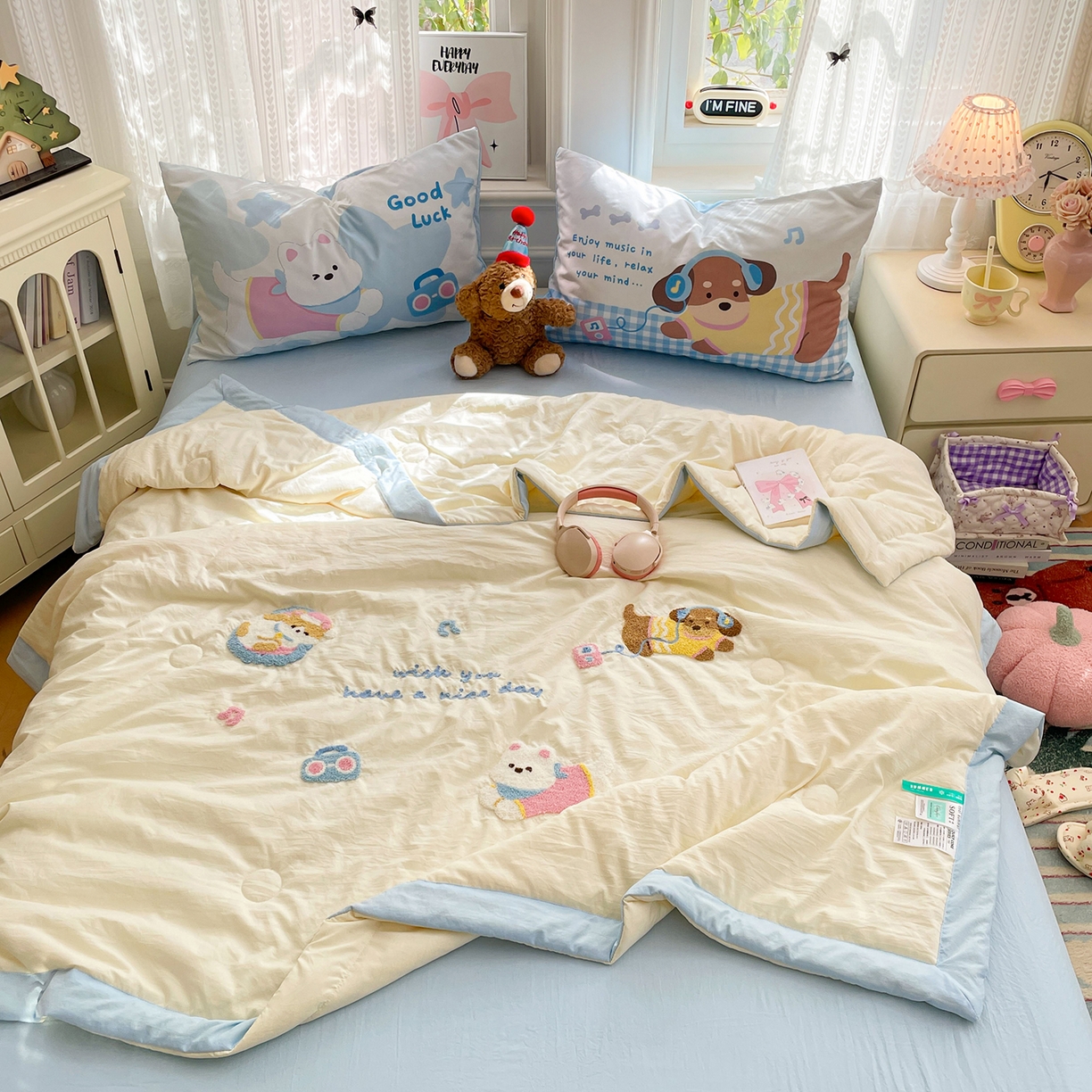 91家纺网 家纺一手货源 找家纺 康纳利 2026新款加厚水洗云朵棉大版毛巾绣夏凉被空调被印花卡通夏被四件套 动物趴-奶黄