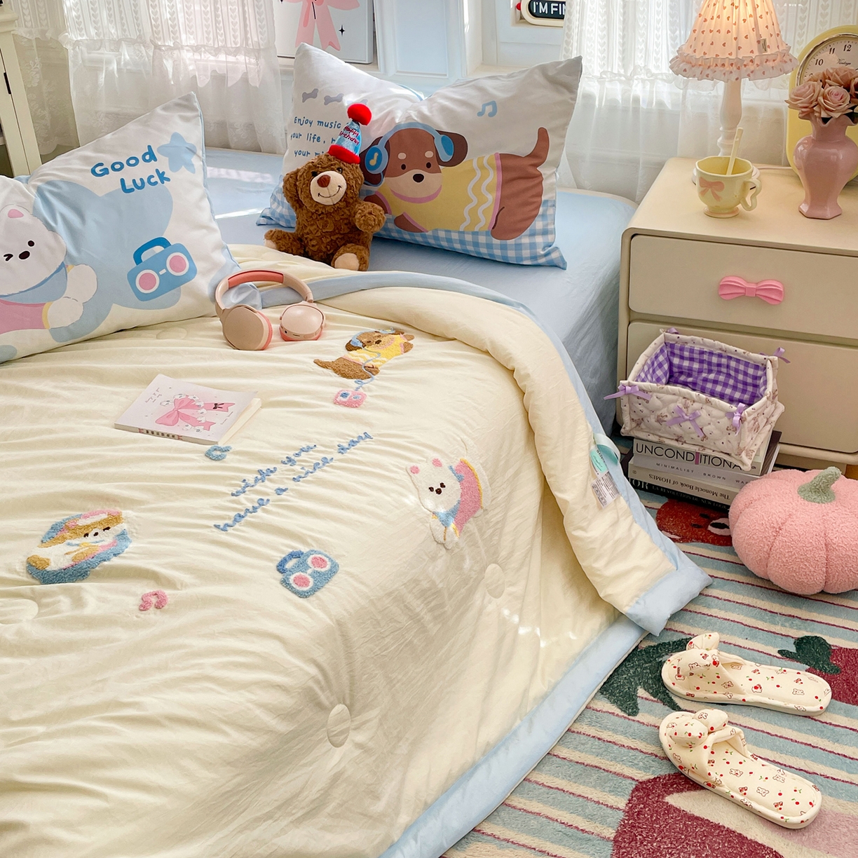 91家纺网 家纺一手货源 找家纺 康纳利 2026新款加厚水洗云朵棉大版毛巾绣夏凉被空调被印花卡通夏被四件套 动物趴-奶黄