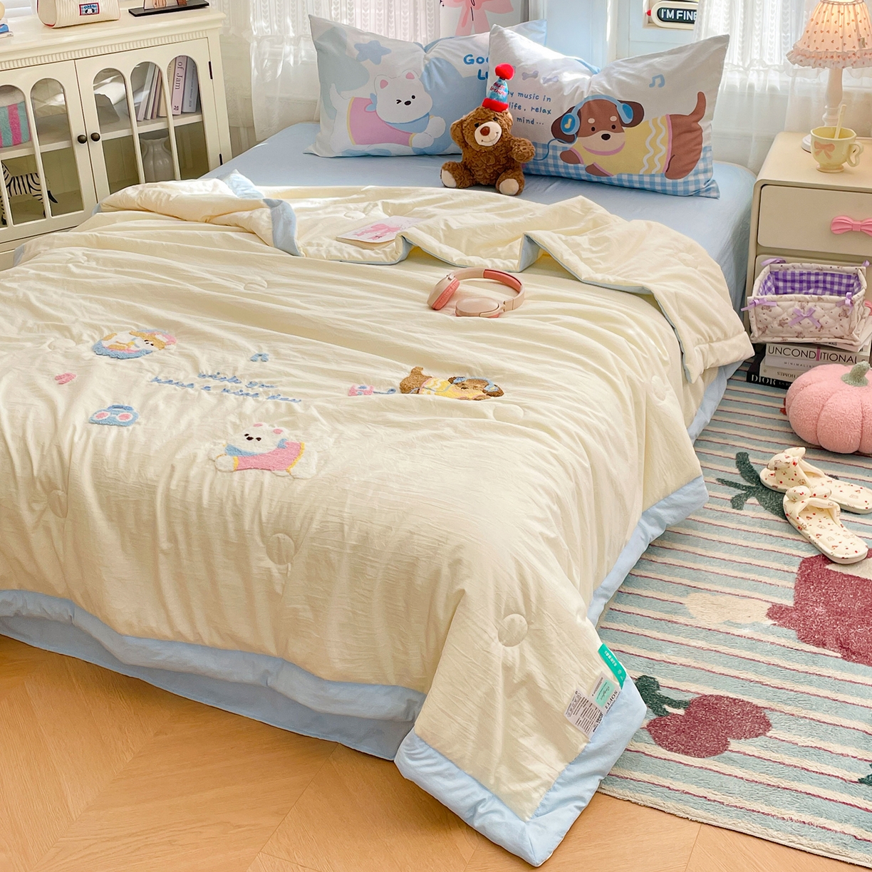 91家纺网 家纺一手货源 找家纺 康纳利 2026新款加厚水洗云朵棉大版毛巾绣夏凉被空调被印花卡通夏被四件套 动物趴-奶黄
