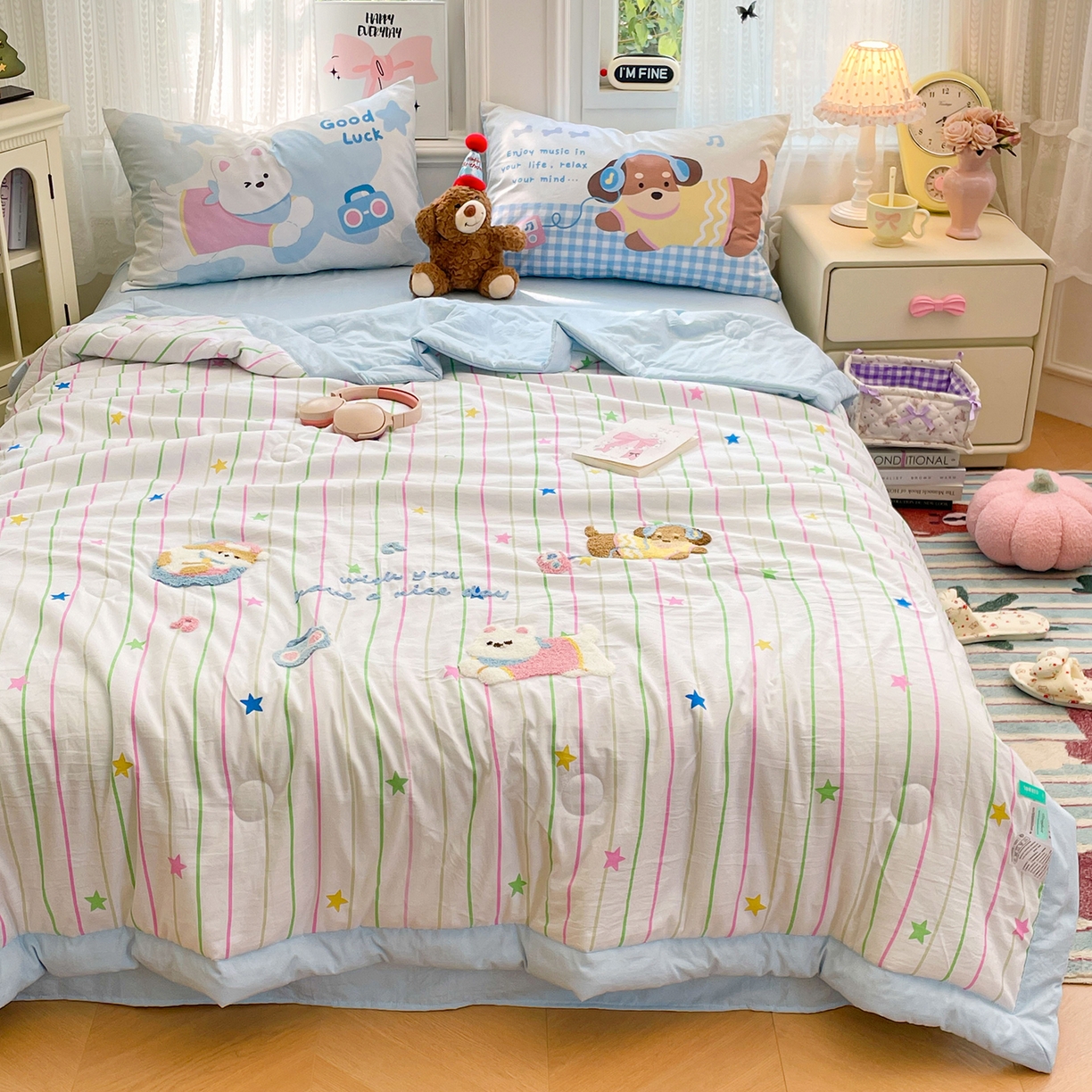 91家纺网 家纺一手货源 找家纺 康纳利 2026新款加厚水洗云朵棉大版毛巾绣夏凉被空调被印花卡通夏被四件套 动物趴-条纹