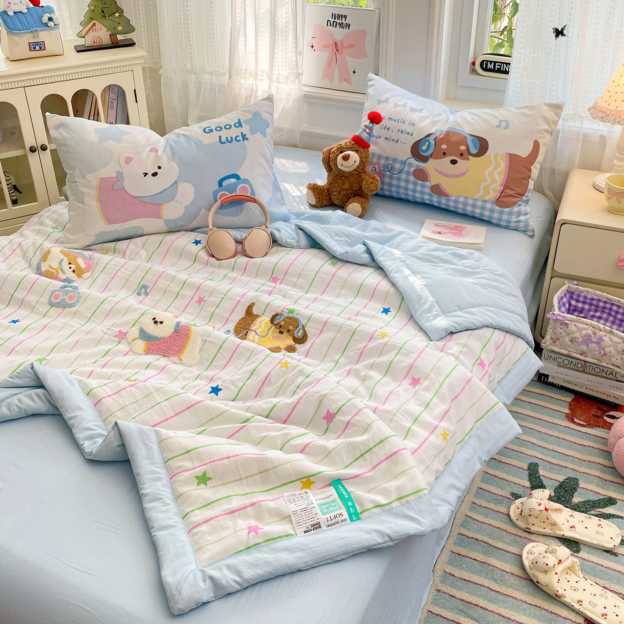 91家纺网 家纺一手货源 找家纺 康纳利 2026新款加厚水洗云朵棉大版毛巾绣夏凉被空调被印花卡通夏被四件套 动物趴-条纹