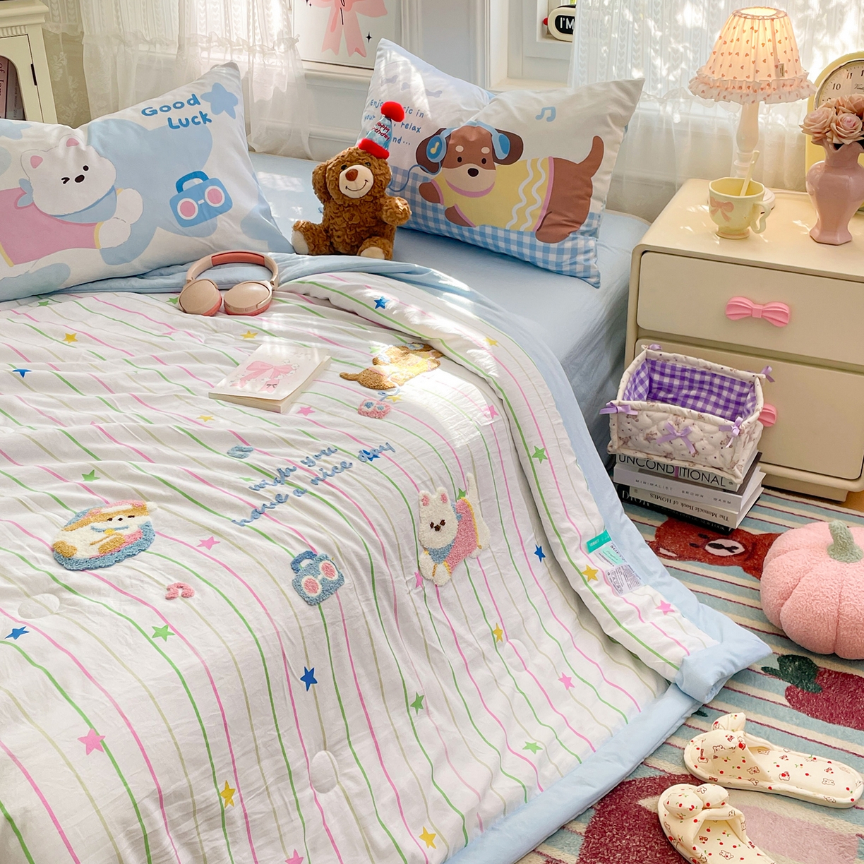 91家纺网 家纺一手货源 找家纺 康纳利 2026新款加厚水洗云朵棉大版毛巾绣夏凉被空调被印花卡通夏被四件套 动物趴-条纹