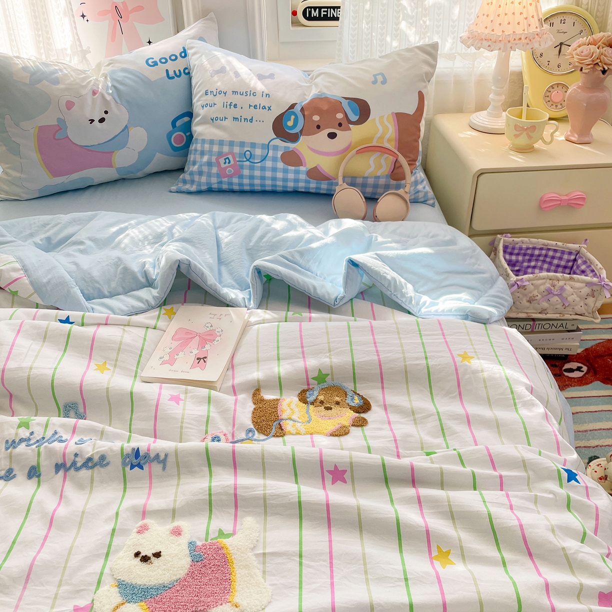 91家纺网 家纺一手货源 找家纺 康纳利 2026新款加厚水洗云朵棉大版毛巾绣夏凉被空调被印花卡通夏被四件套 动物趴-条纹