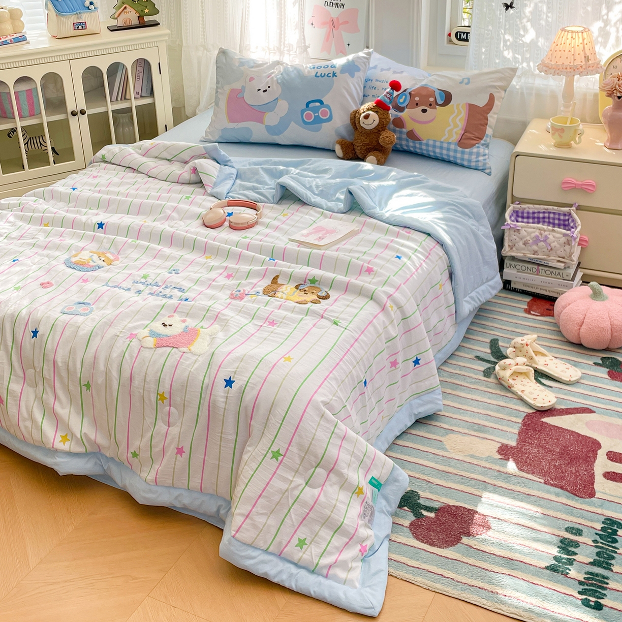 91家纺网 家纺一手货源 找家纺 康纳利 2026新款加厚水洗云朵棉大版毛巾绣夏凉被空调被印花卡通夏被四件套 动物趴-条纹