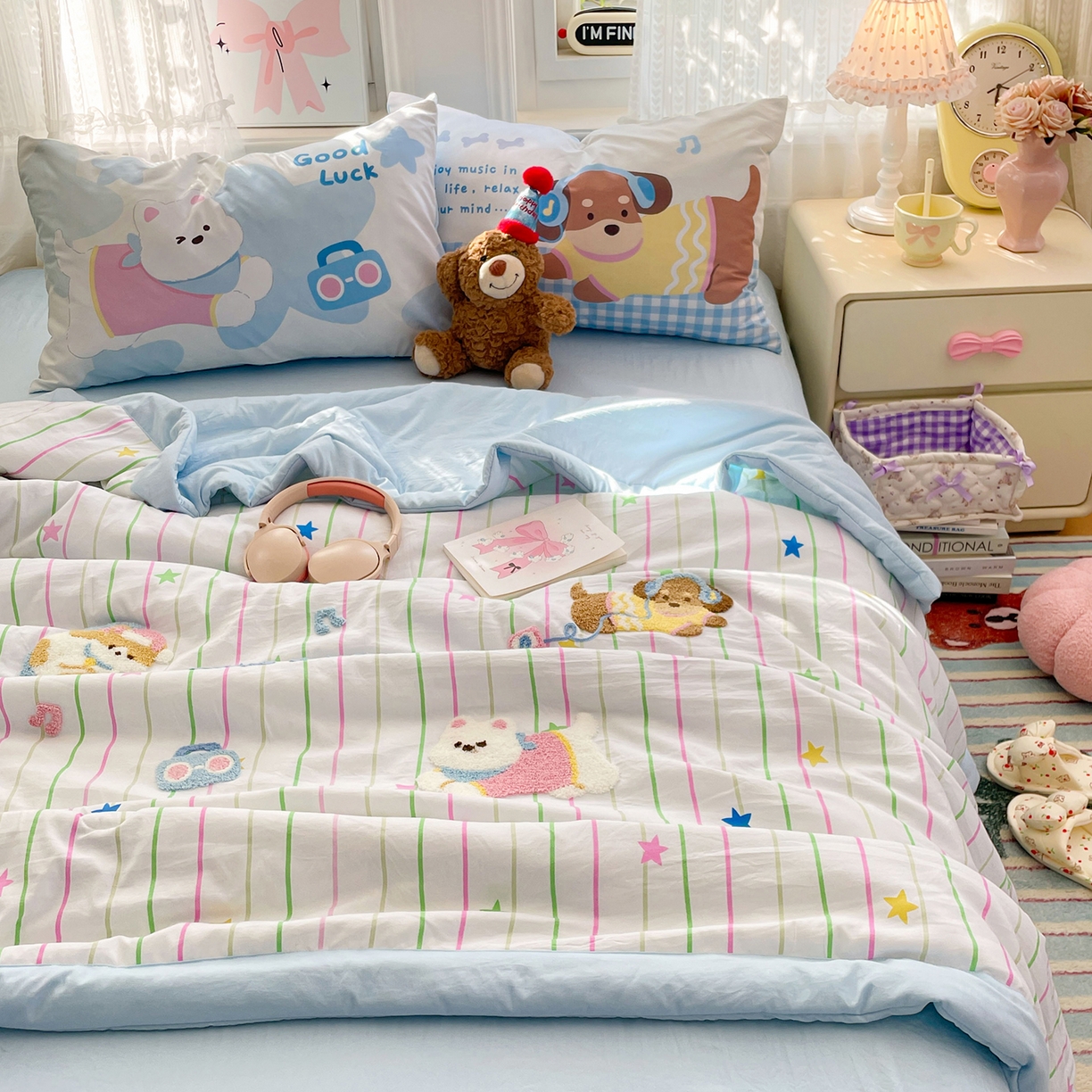 91家纺网 家纺一手货源 找家纺 康纳利 2026新款加厚水洗云朵棉大版毛巾绣夏凉被空调被印花卡通夏被四件套 动物趴-条纹