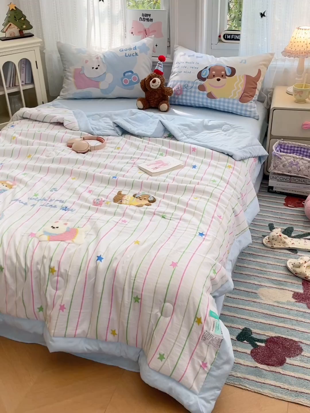 91家纺网 家纺一手货源 找家纺 康纳利 2026新款加厚水洗云朵棉大版毛巾绣夏凉被空调被印花卡通夏被四件套 动物趴-条纹