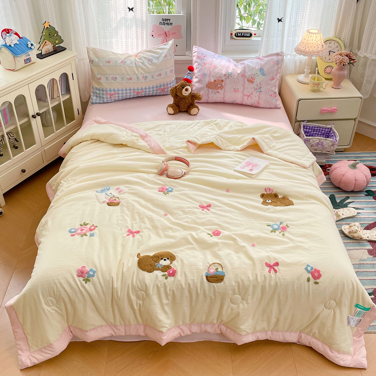 91家纺网 家纺一手货源 找家纺 康纳利 2026新款加厚水洗云朵棉大版毛巾绣夏凉被空调被印花卡通夏被四件套 花田萌宠-奶黄