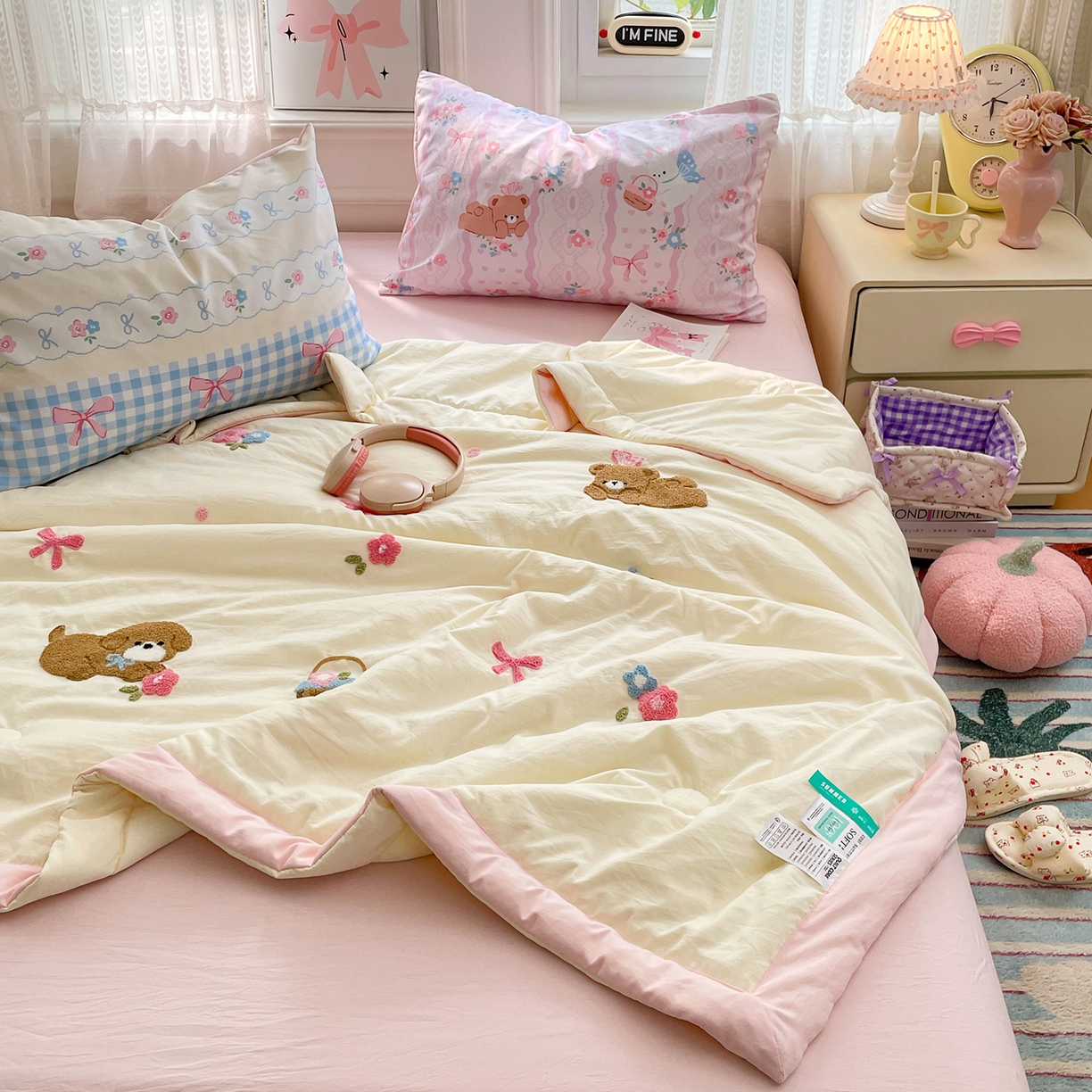 91家纺网 家纺一手货源 找家纺 康纳利 2026新款加厚水洗云朵棉大版毛巾绣夏凉被空调被印花卡通夏被四件套 花田萌宠-奶黄