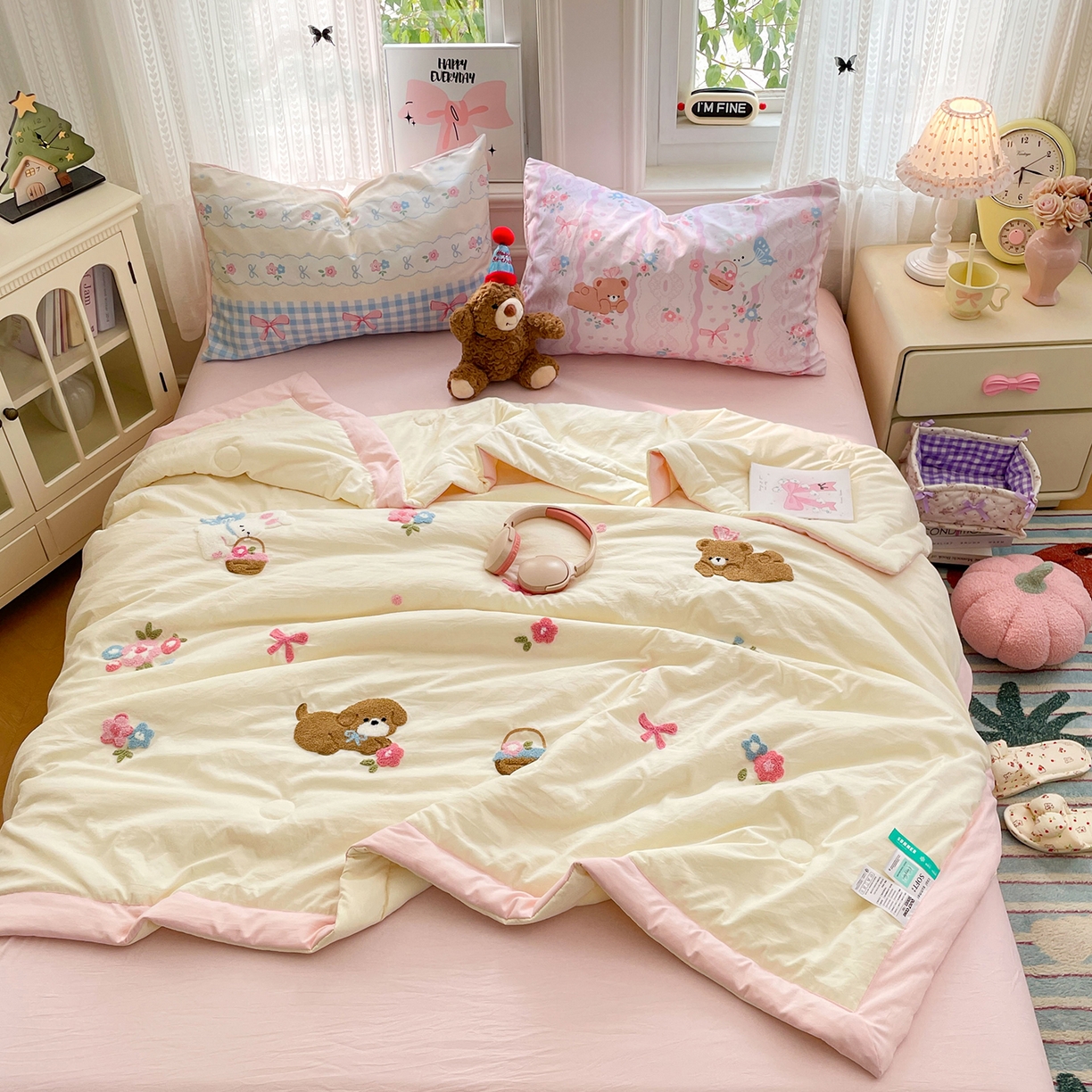 91家纺网 家纺一手货源 找家纺 康纳利 2026新款加厚水洗云朵棉大版毛巾绣夏凉被空调被印花卡通夏被四件套 花田萌宠-奶黄