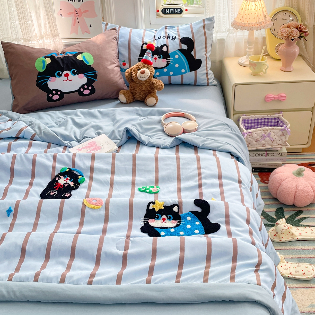 91家纺网 家纺一手货源 找家纺 康纳利 2026新款加厚水洗云朵棉大版毛巾绣夏凉被空调被印花卡通夏被四件套 喵趣派对