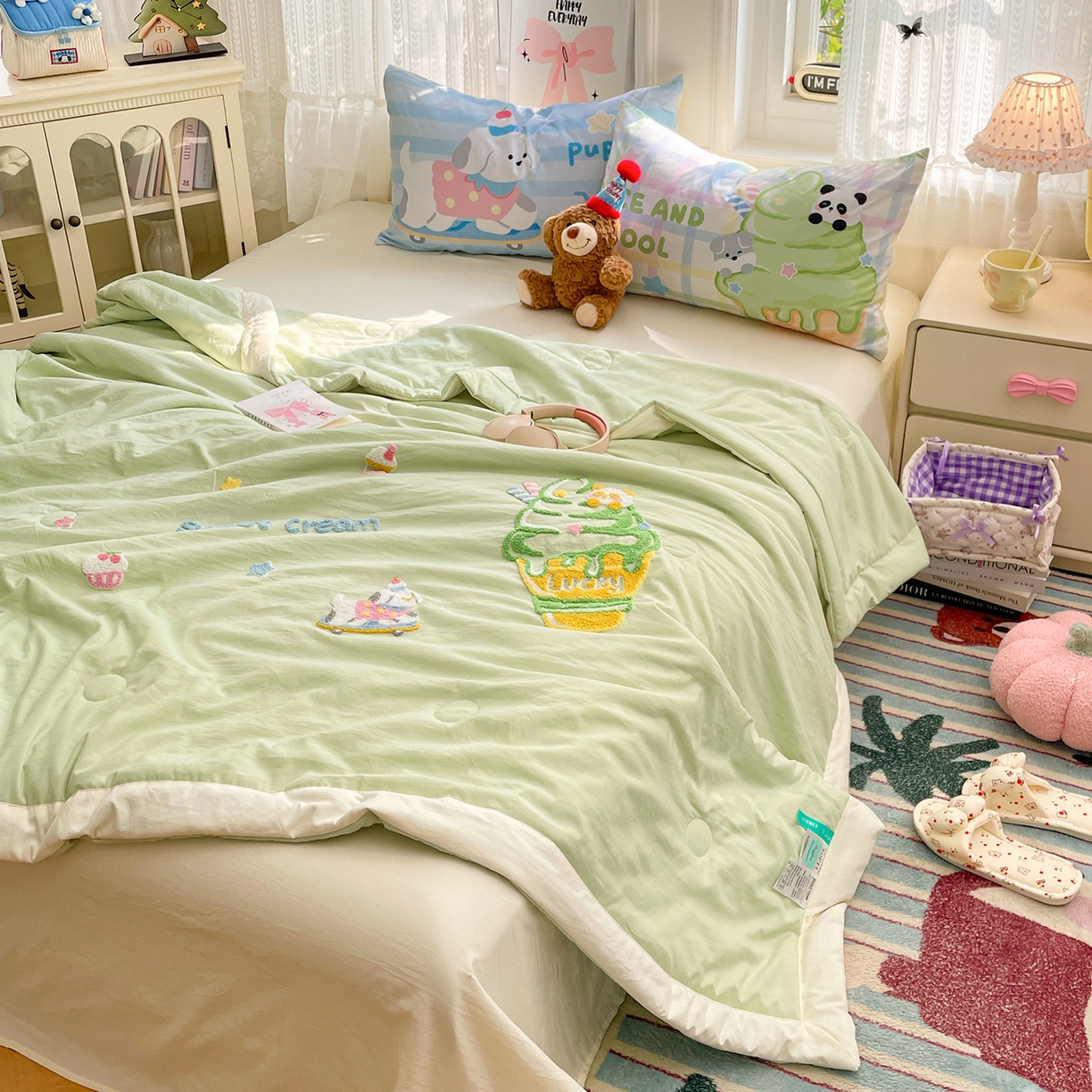 91家纺网 家纺一手货源 找家纺 康纳利 2026新款加厚水洗云朵棉大版毛巾绣夏凉被空调被印花卡通夏被四件套 抹茶冰激凌