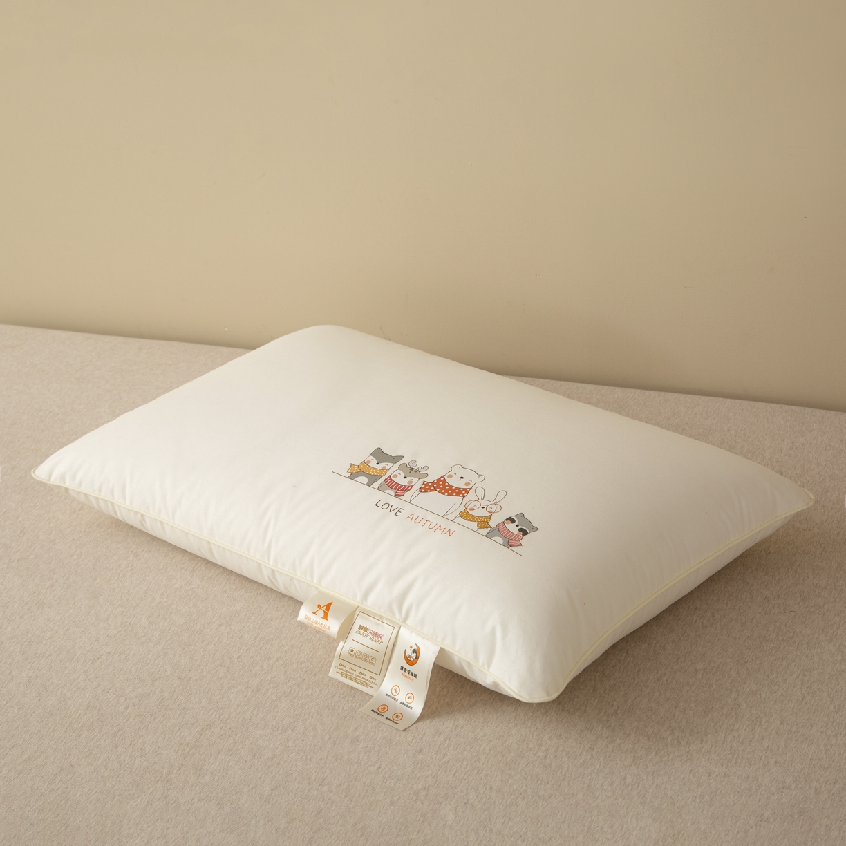 91家纺网 家纺一手货源 找家纺 芯宜佳 2026新款枕芯A类全棉按摩卡通儿童枕头学生宿舍专用护颈枕芯 围巾熊