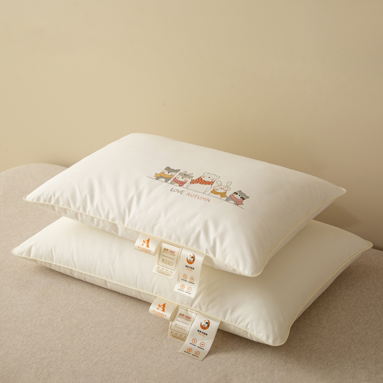 91家纺网 家纺一手货源 找家纺 芯宜佳 2026新款枕芯A类全棉按摩卡通儿童枕头学生宿舍专用护颈枕芯 围巾熊