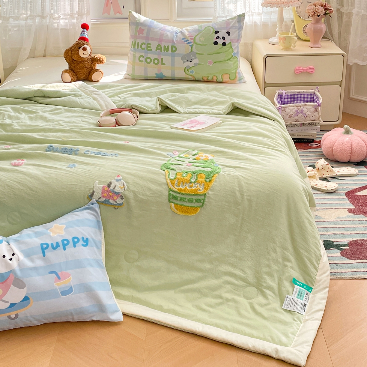 91家纺网 家纺一手货源 找家纺 康纳利 2026新款加厚水洗云朵棉大版毛巾绣夏凉被空调被印花卡通夏被四件套 抹茶冰激凌