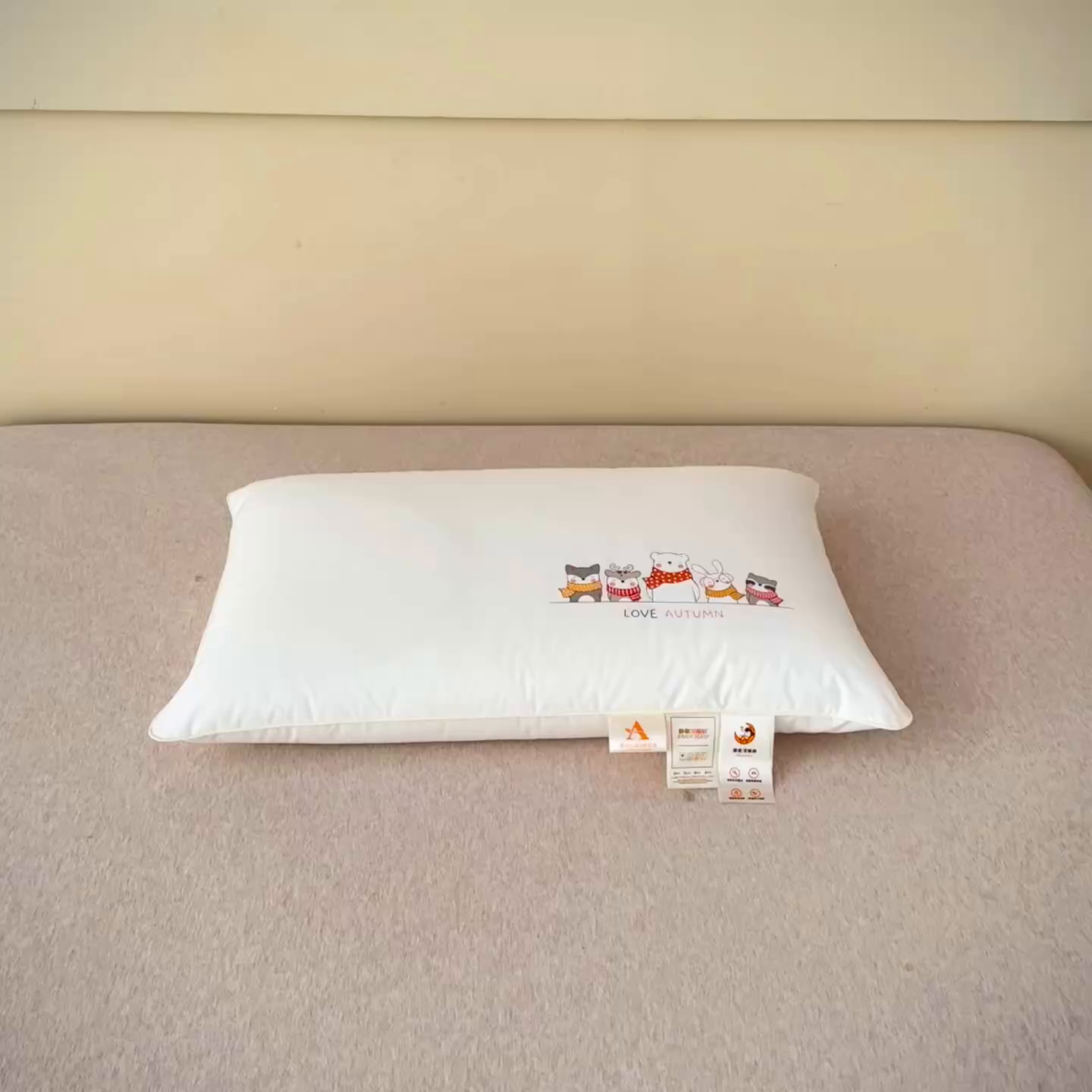 91家纺网 家纺一手货源 找家纺 芯宜佳 2026新款枕芯A类全棉按摩卡通儿童枕头学生宿舍专用护颈枕芯 围巾熊