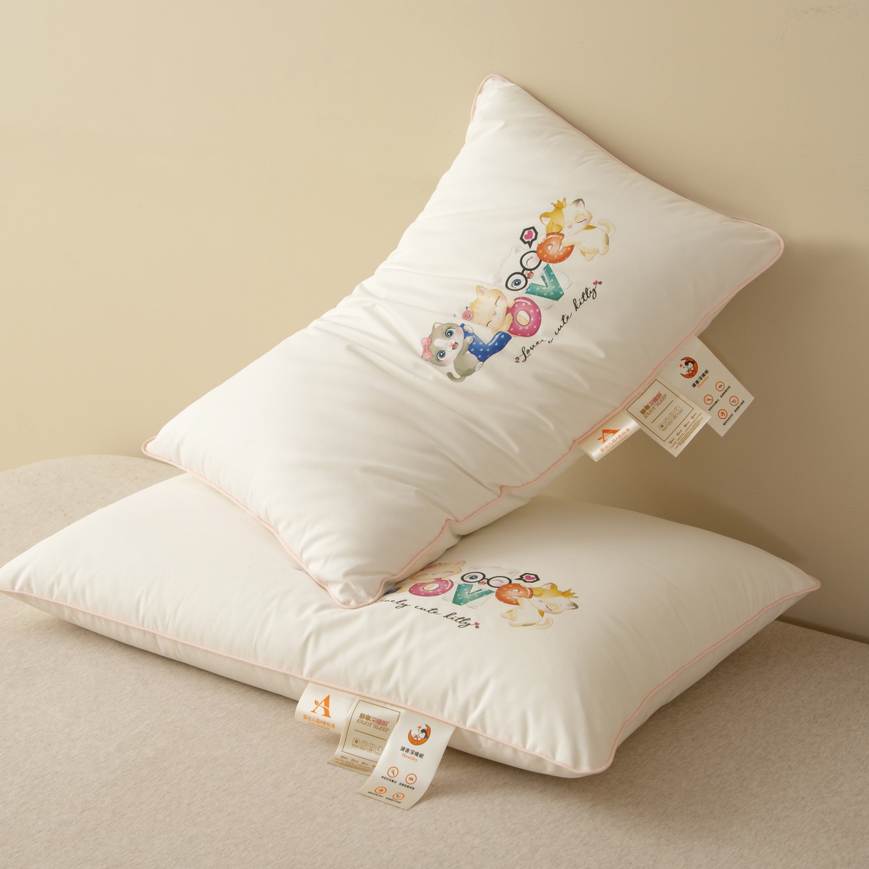 91家纺网 家纺一手货源 找家纺 芯宜佳 2026新款枕芯A类全棉按摩卡通儿童枕头学生宿舍专用护颈枕芯 love猫