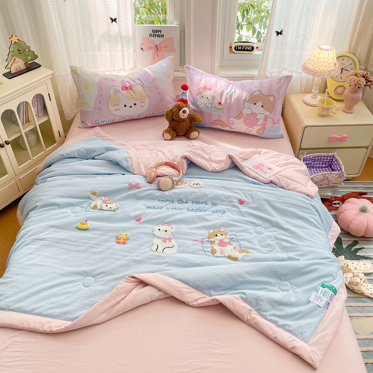 91家纺网 家纺一手货源 找家纺 康纳利 2026新款加厚水洗云朵棉大版毛巾绣夏凉被空调被印花卡通夏被四件套 晚安猫咪