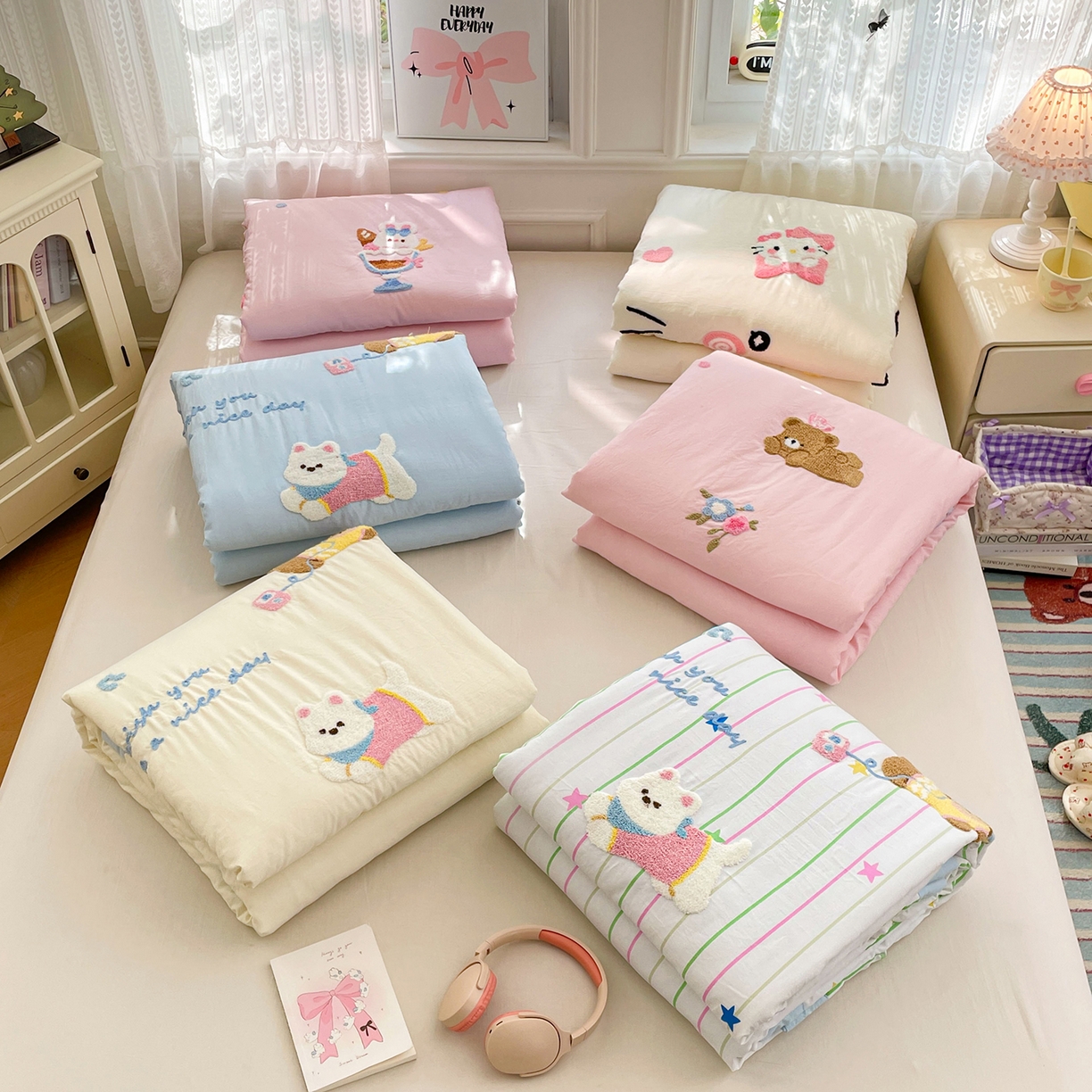 91家纺网 家纺一手货源 找家纺 康纳利 2026新款加厚水洗云朵棉大版毛巾绣夏凉被空调被印花卡通夏被四件套 组合（仅参考）