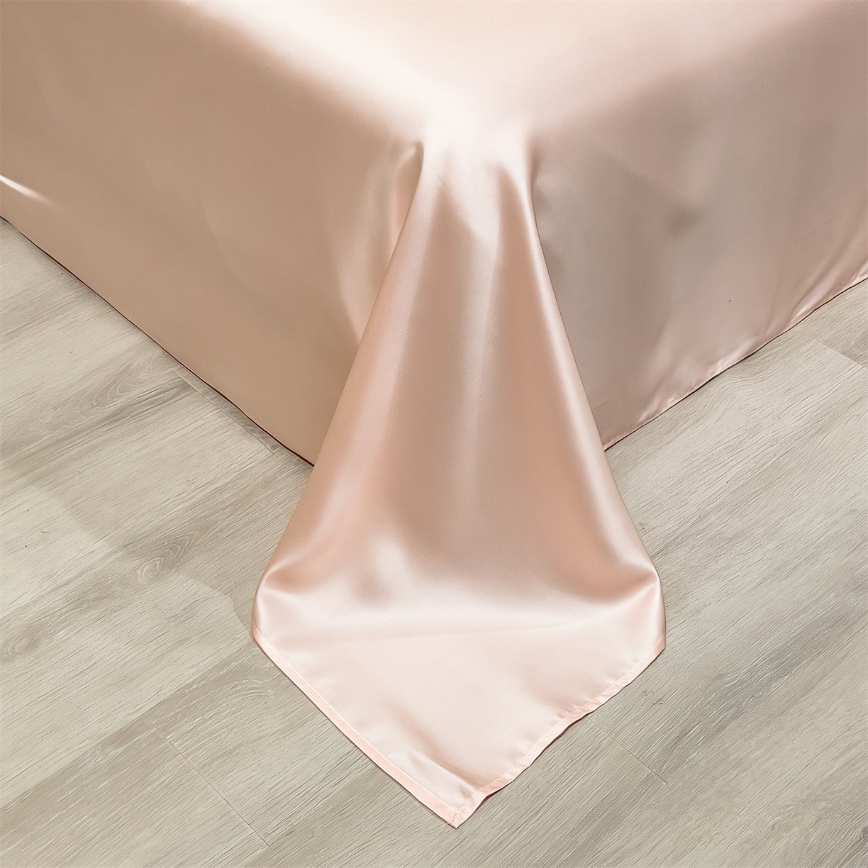 91家纺网 家纺一手货源 找家纺 兄弟坊 2026新款水洗冰丝刺绣夏被夏凉被夏被四件套 草莓好梦-白色