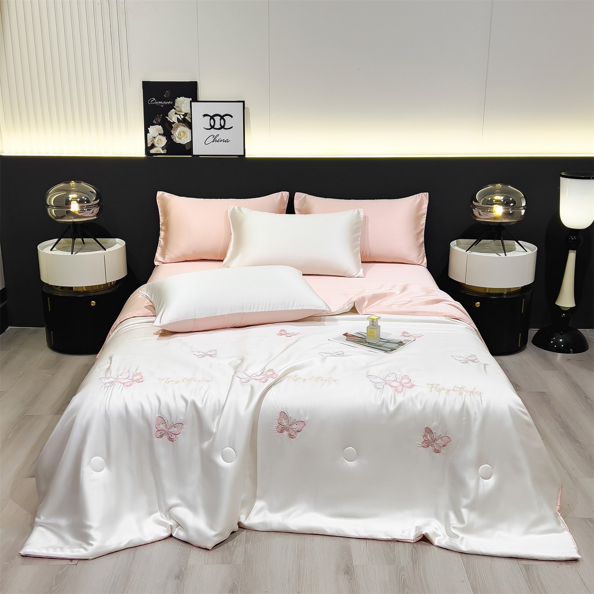 91家纺网 家纺一手货源 找家纺 兄弟坊 2026新款水洗冰丝刺绣夏被夏凉被夏被四件套 蝴蝶-白粉