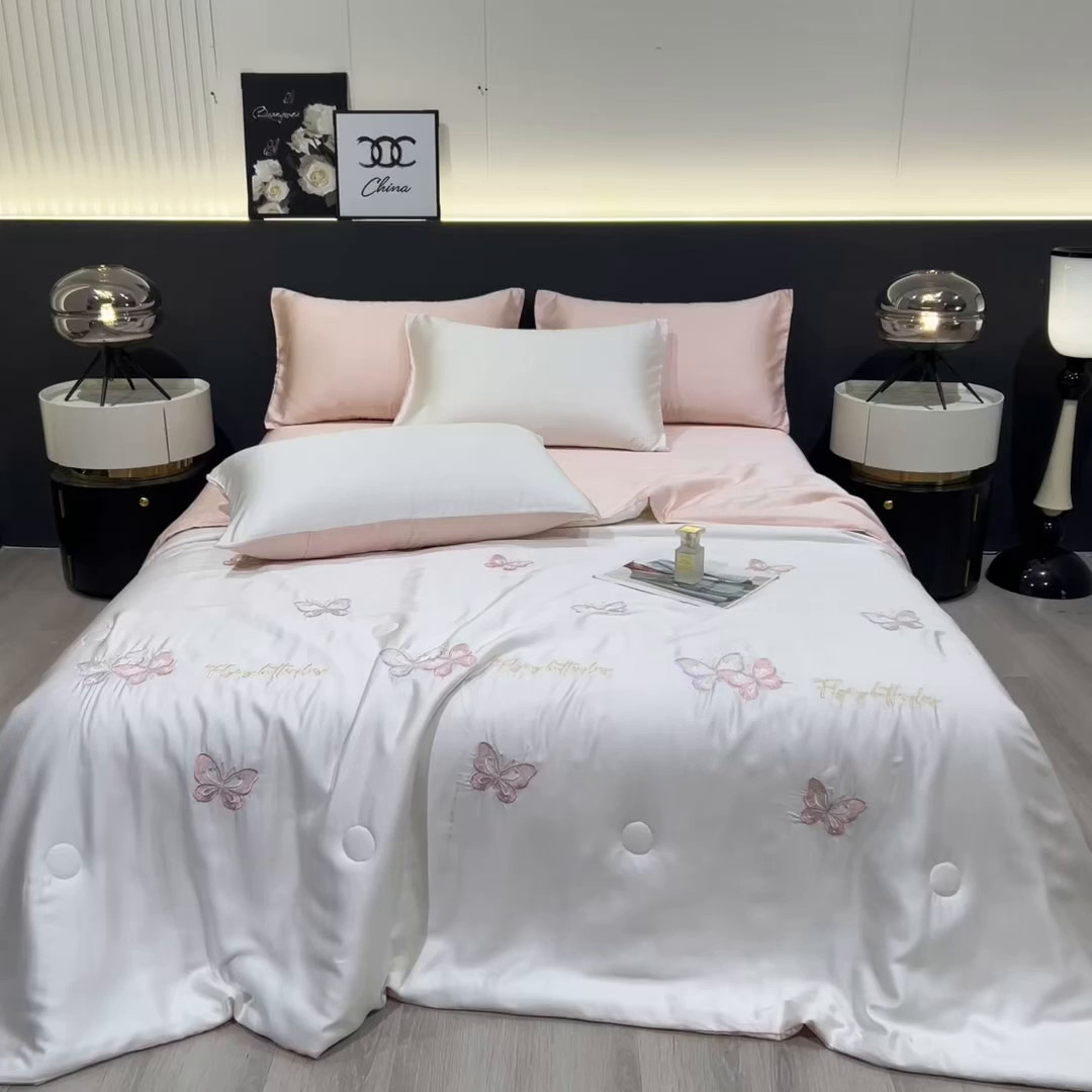 91家纺网 家纺一手货源 找家纺 兄弟坊 2026新款水洗冰丝刺绣夏被夏凉被夏被四件套 蝴蝶-白粉