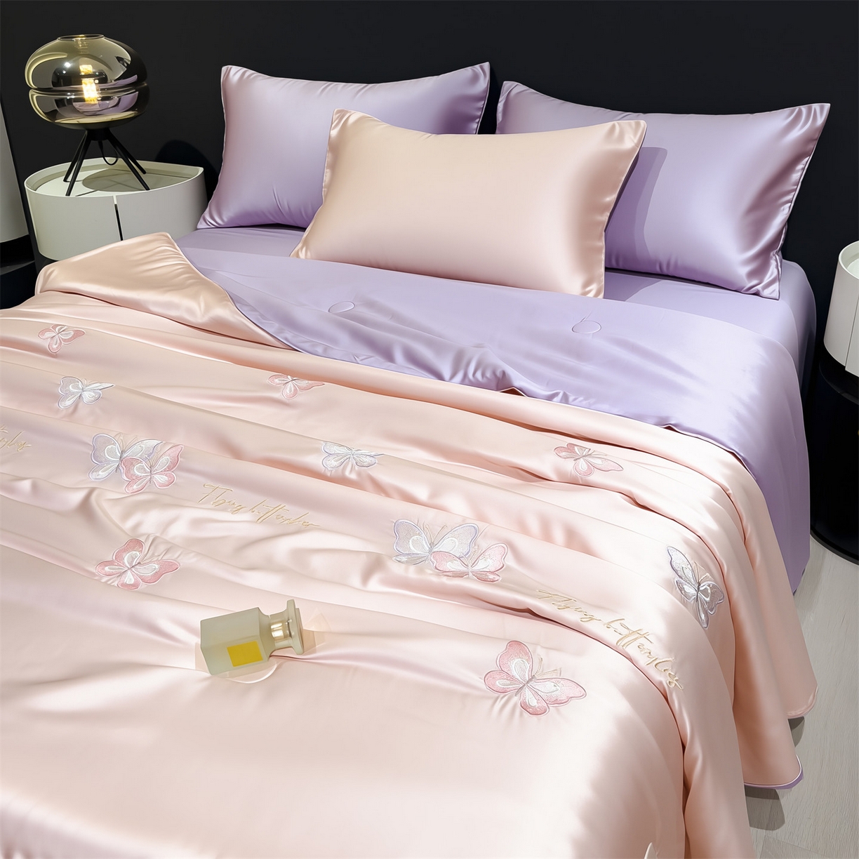 91家纺网 家纺一手货源 找家纺 兄弟坊 2026新款水洗冰丝刺绣夏被夏凉被夏被四件套 蝴蝶-淡粉