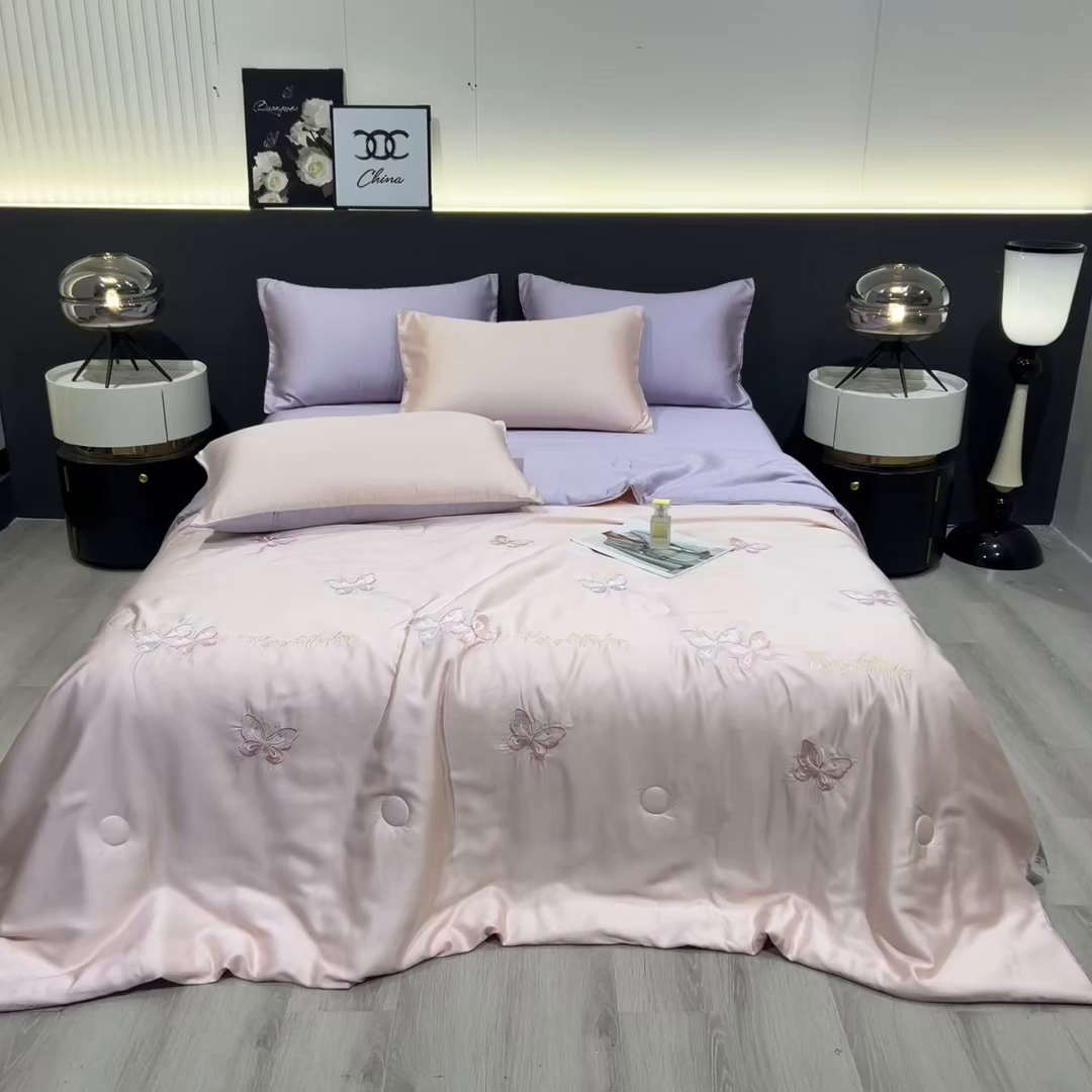 91家纺网 家纺一手货源 找家纺 兄弟坊 2026新款水洗冰丝刺绣夏被夏凉被夏被四件套 蝴蝶-淡粉