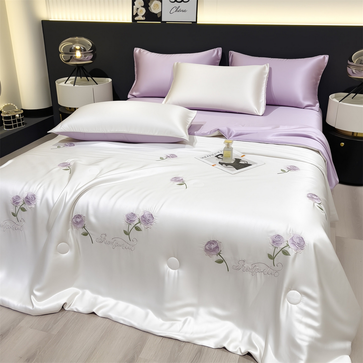 91家纺网 家纺一手货源 找家纺 兄弟坊 2026新款水洗冰丝刺绣夏被夏凉被夏被四件套 花伴眠-紫色
