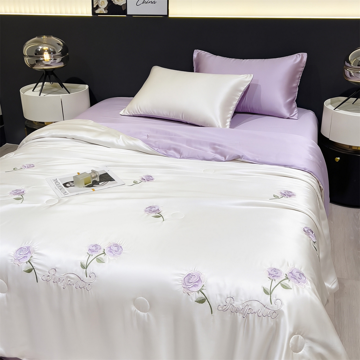 91家纺网 家纺一手货源 找家纺 兄弟坊 2026新款水洗冰丝刺绣夏被夏凉被夏被四件套 花伴眠-紫色