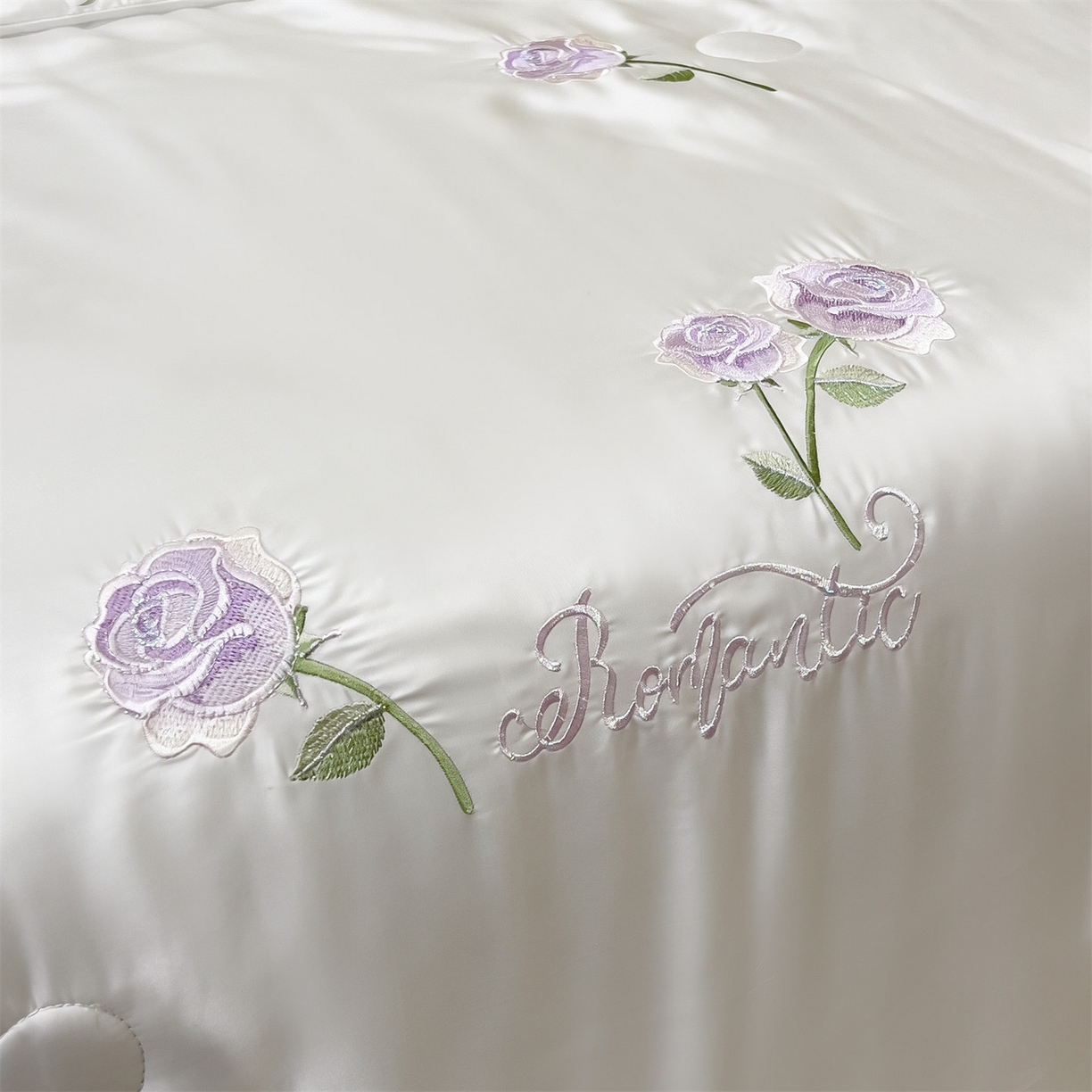 91家纺网 家纺一手货源 找家纺 兄弟坊 2026新款水洗冰丝刺绣夏被夏凉被夏被四件套 花伴眠-紫色