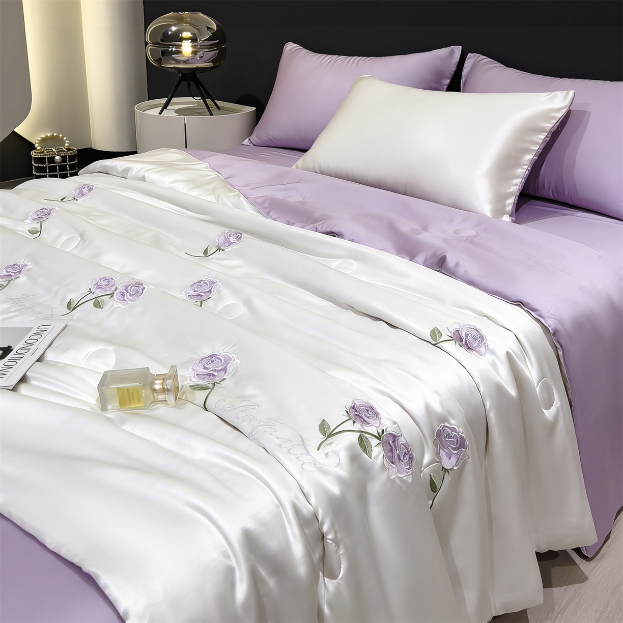 91家纺网 家纺一手货源 找家纺 兄弟坊 2026新款水洗冰丝刺绣夏被夏凉被夏被四件套 花伴眠-紫色