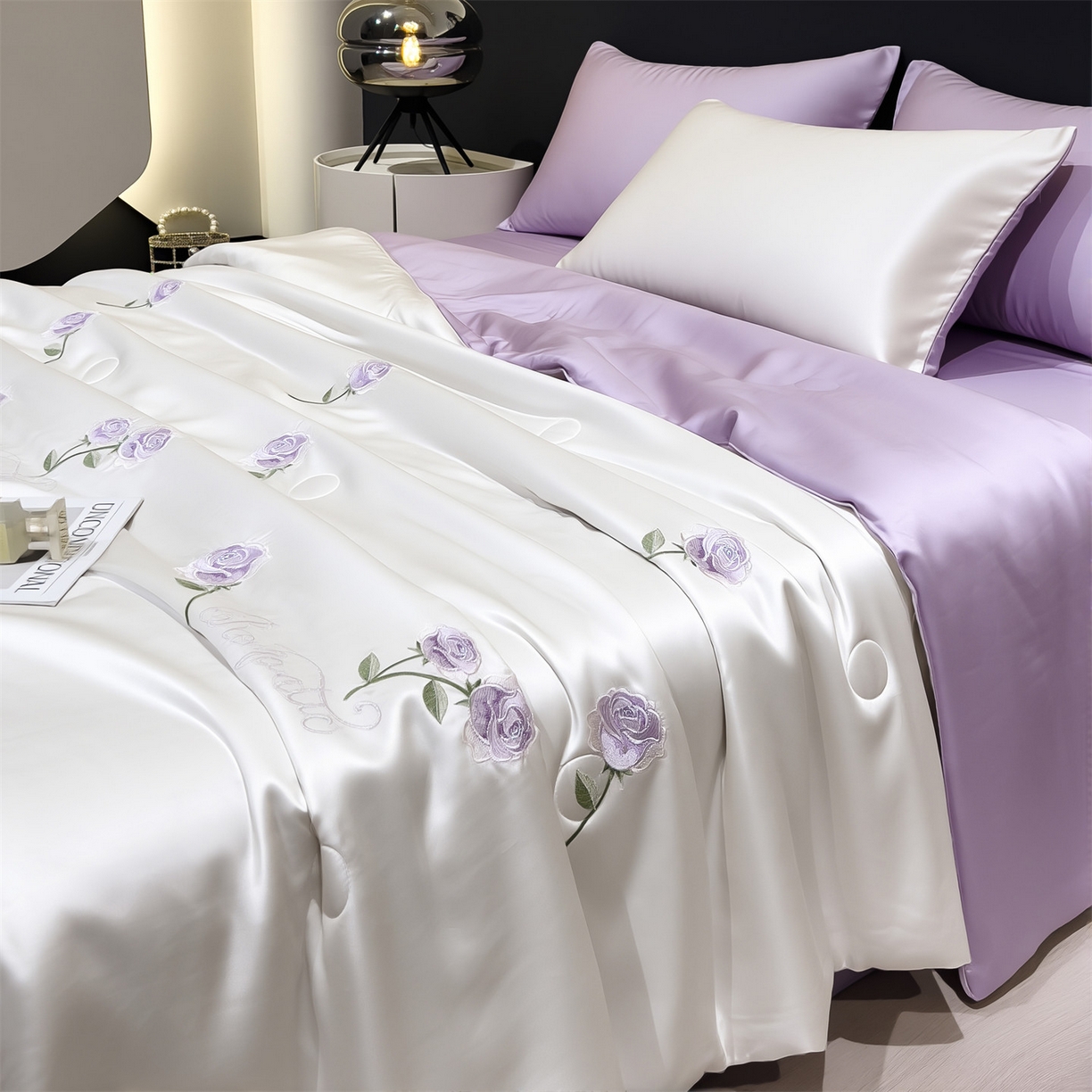 91家纺网 家纺一手货源 找家纺 兄弟坊 2026新款水洗冰丝刺绣夏被夏凉被夏被四件套 花伴眠-紫色