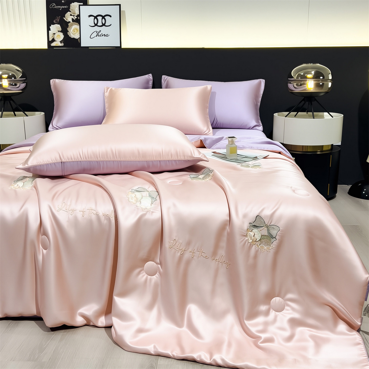 91家纺网 家纺一手货源 找家纺 兄弟坊 2026新款水洗冰丝刺绣夏被夏凉被夏被四件套 铃铛花序