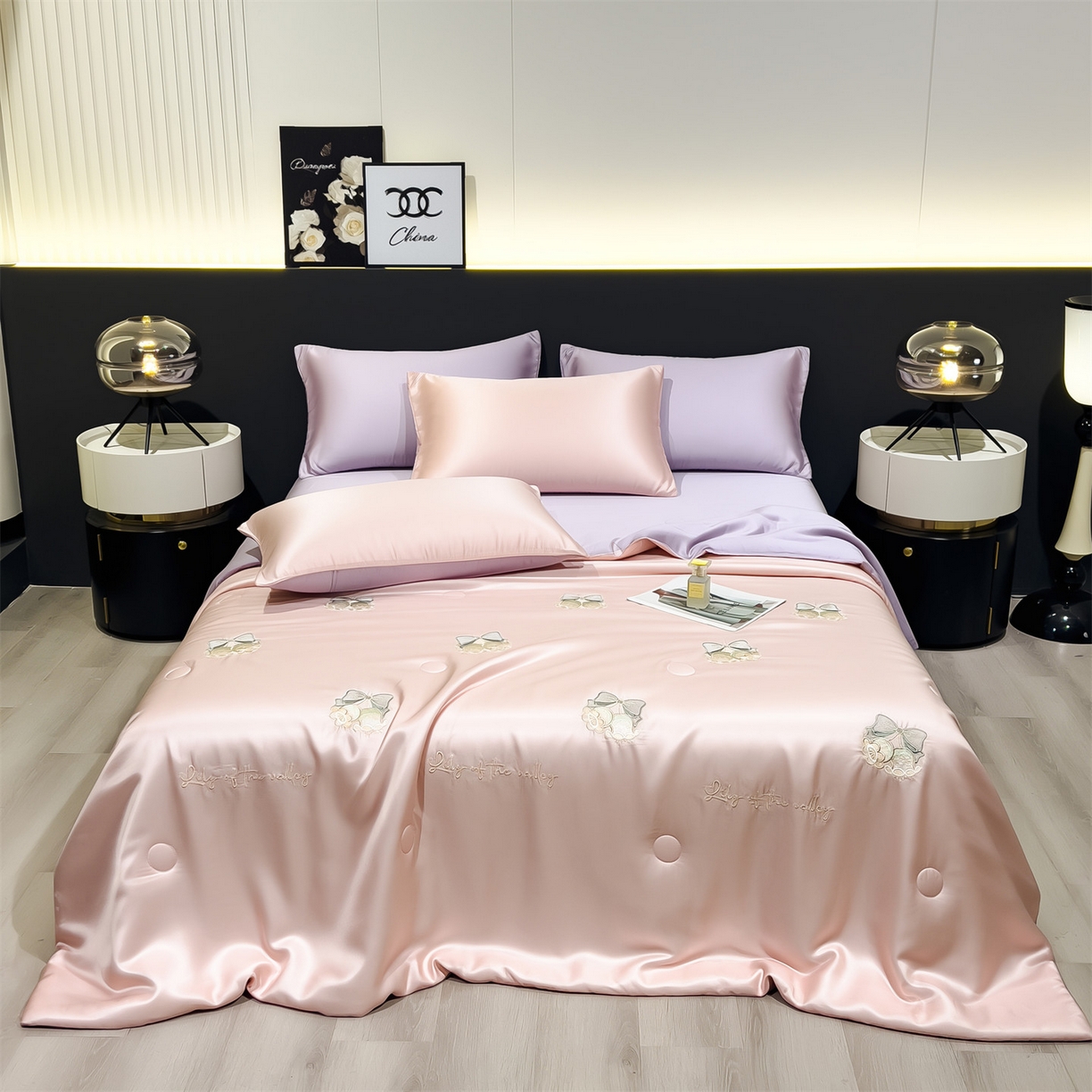 91家纺网 家纺一手货源 找家纺 兄弟坊 2026新款水洗冰丝刺绣夏被夏凉被夏被四件套 铃铛花序