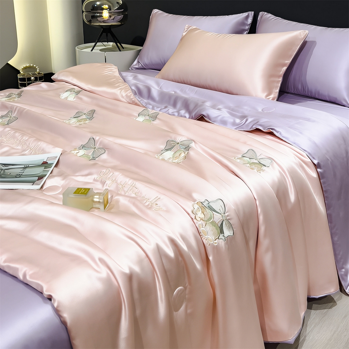 91家纺网 家纺一手货源 找家纺 兄弟坊 2026新款水洗冰丝刺绣夏被夏凉被夏被四件套 铃铛花序